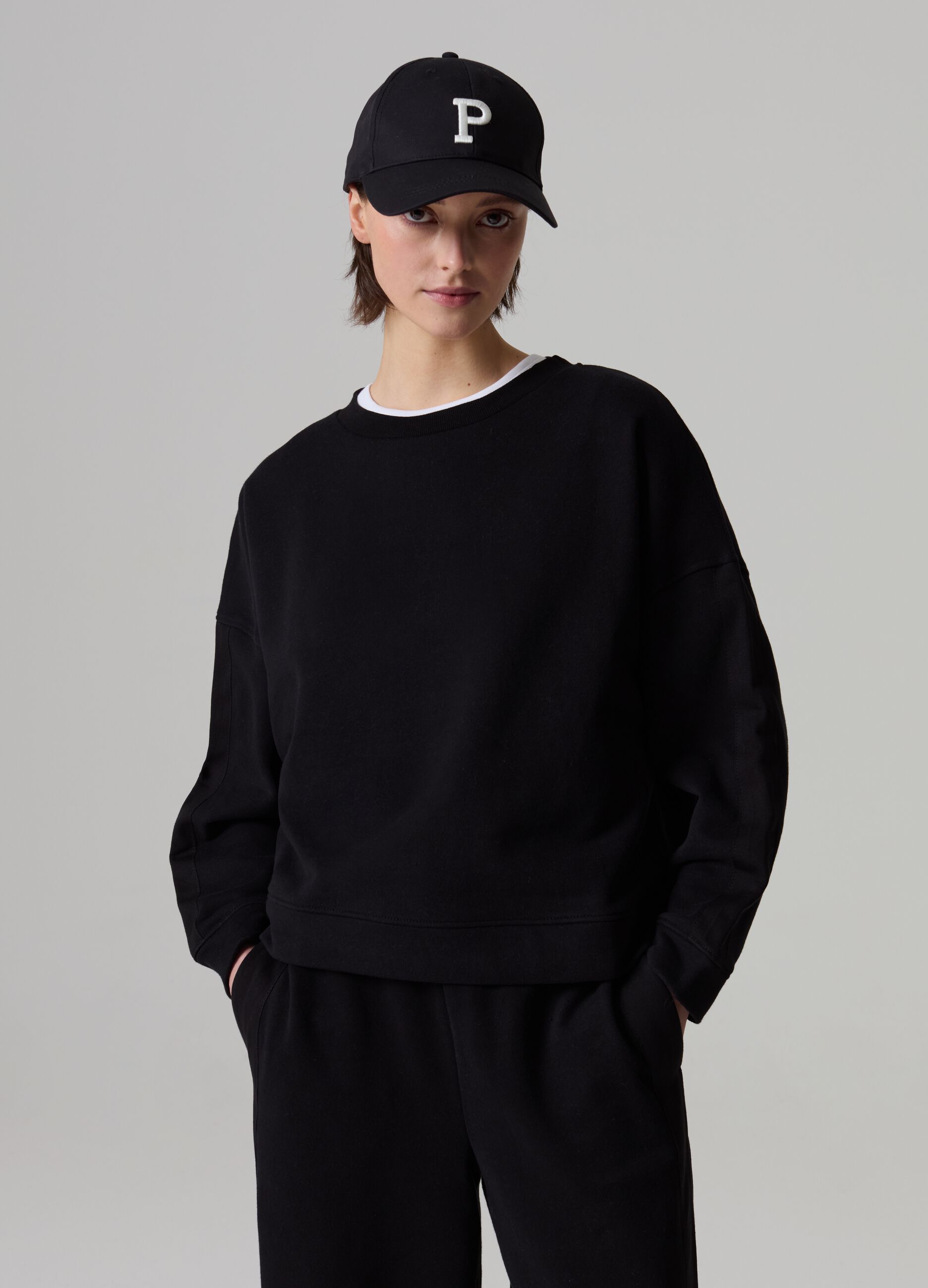 Oversized sweatshirt with round neck