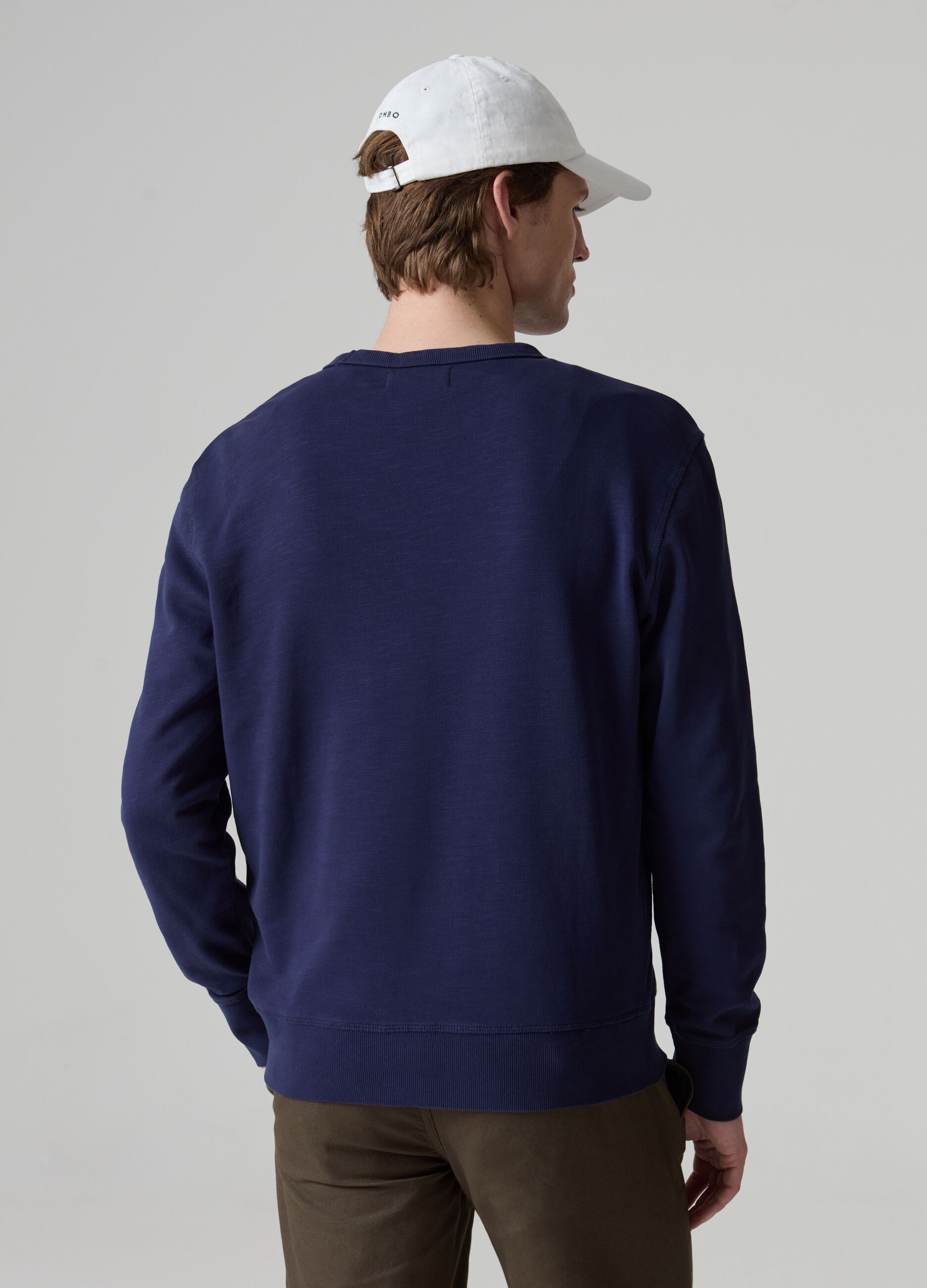 Sweatshirt with round neck and V detail