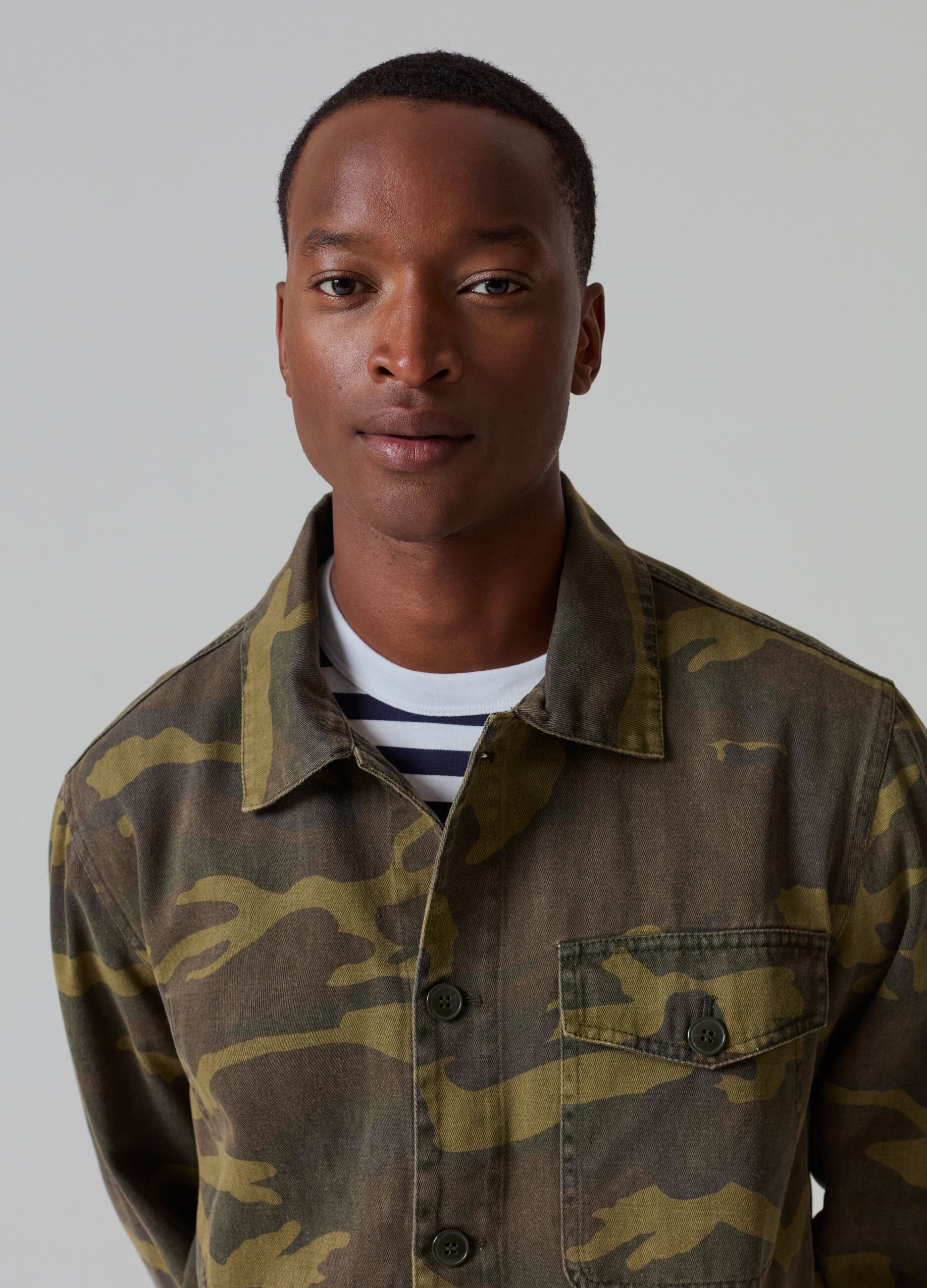 Sobrecamisa camuflaje con bolsillos