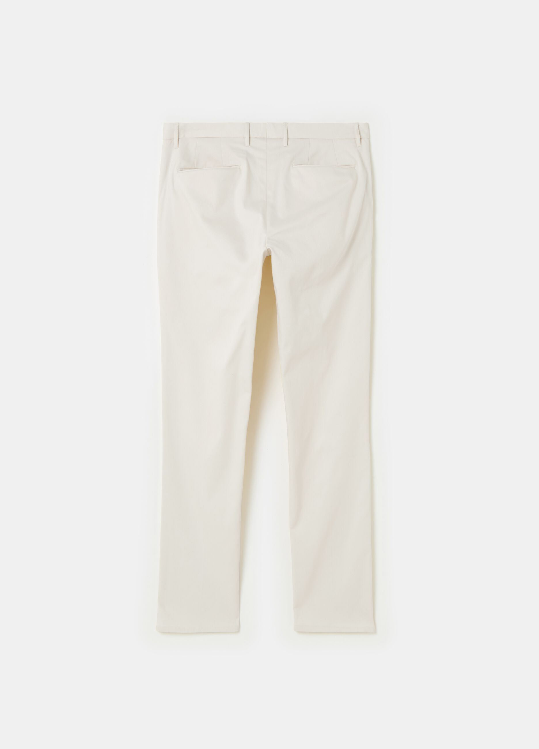 Contemporary chino trousers with five pockets