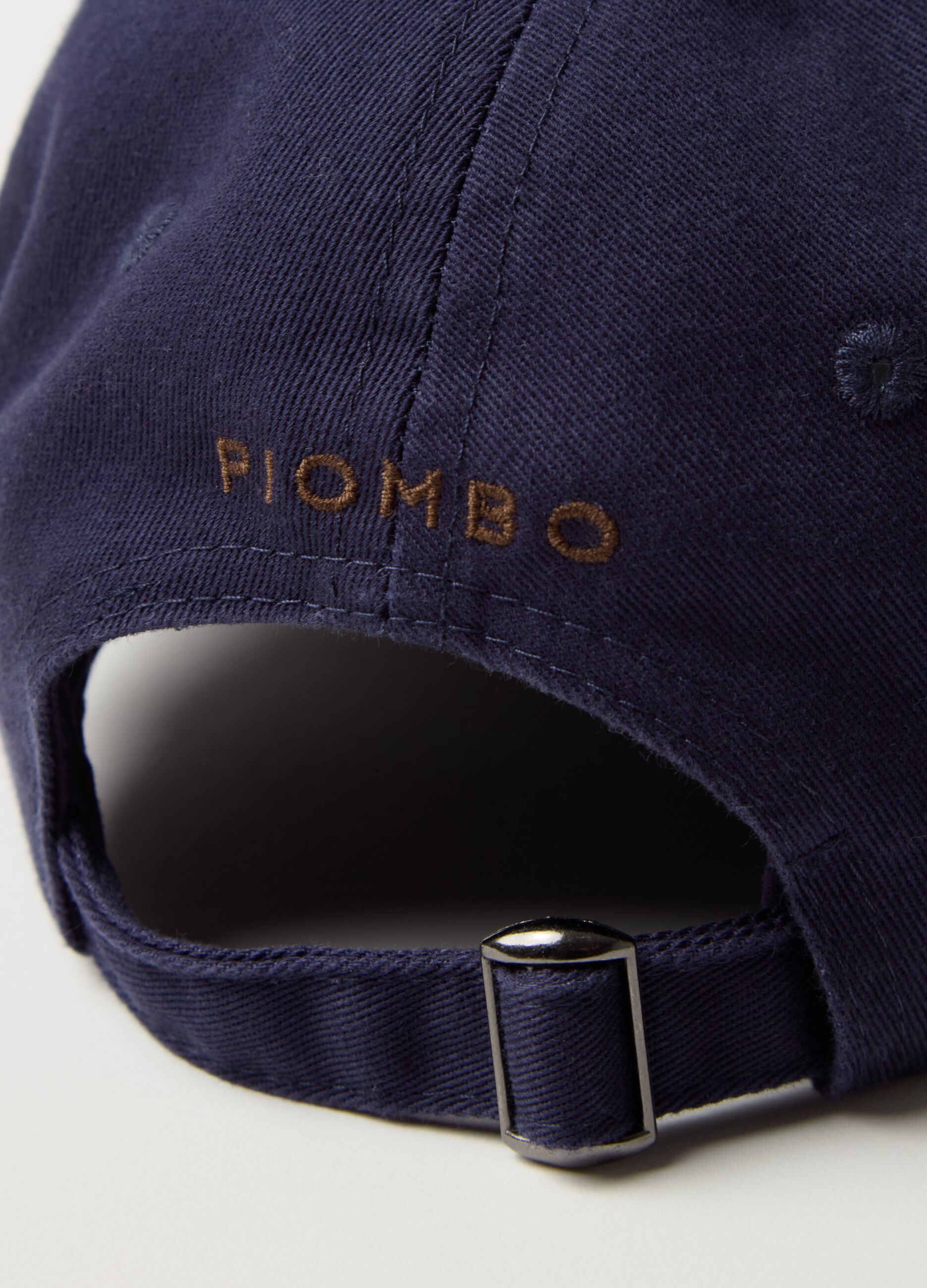 Gorra de béisbol con logo bordado