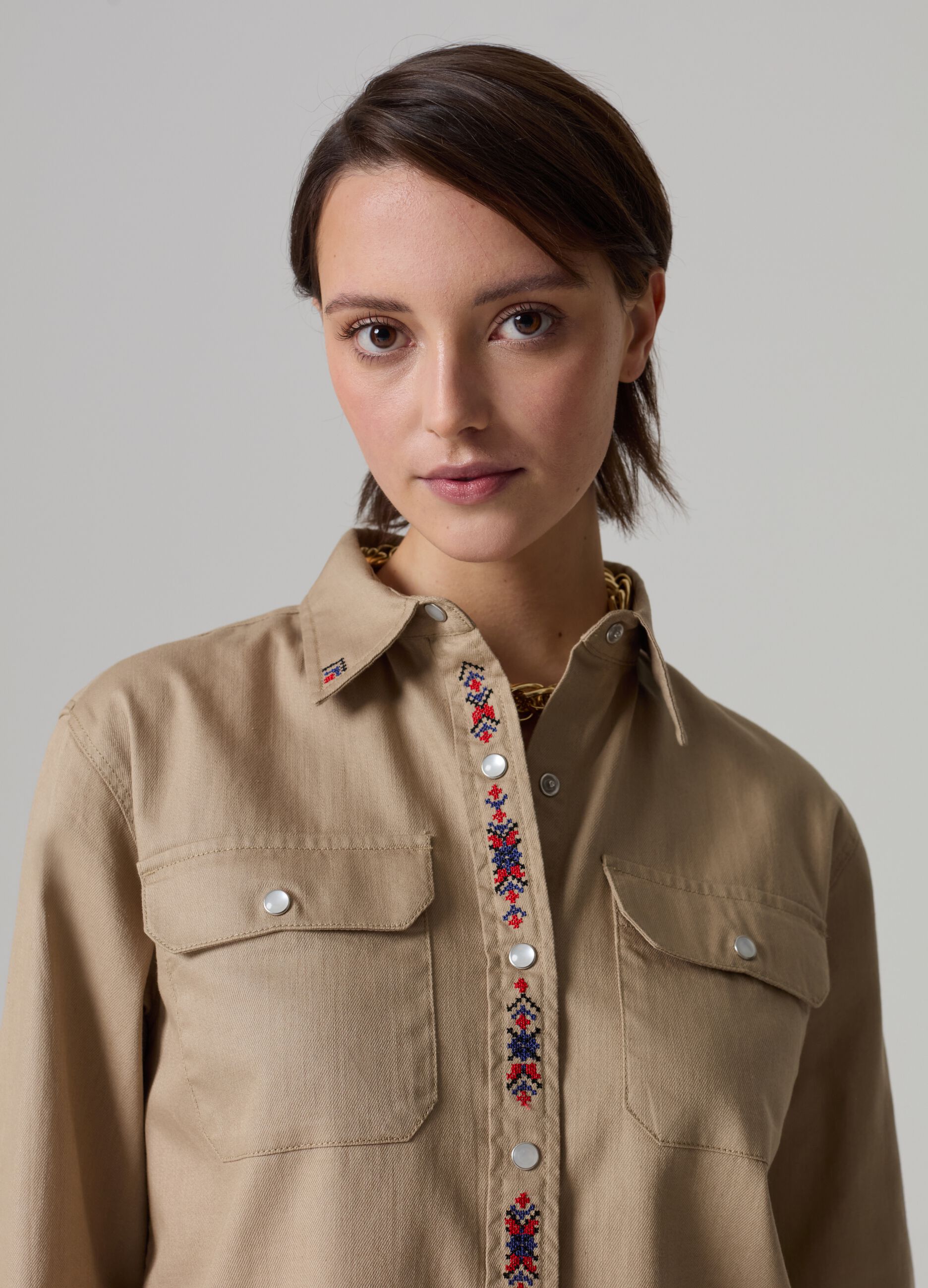 Shirt with embroidered details_0