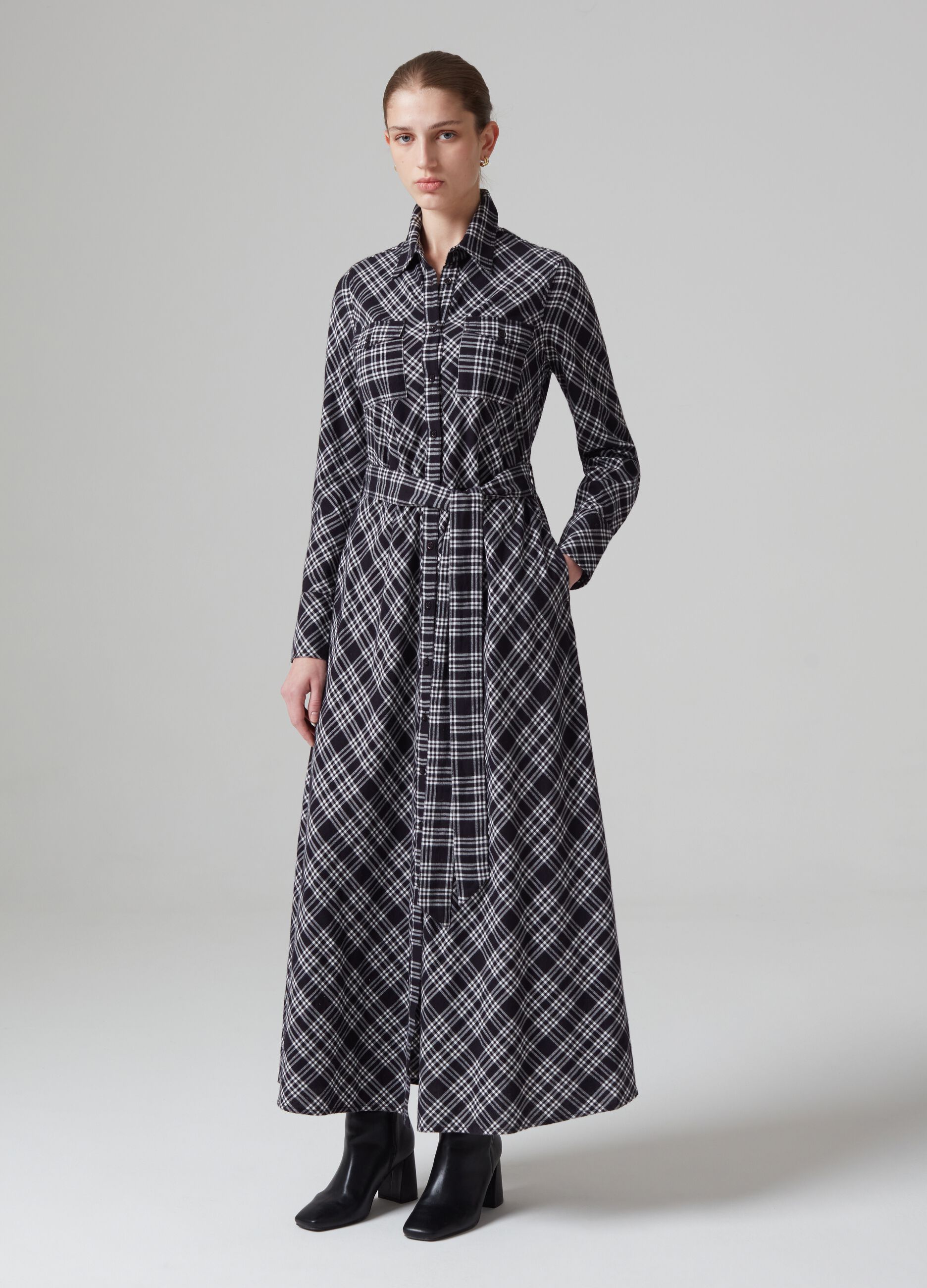 Woman's White/Black Long shirt dress with check pattern | PIOMBO