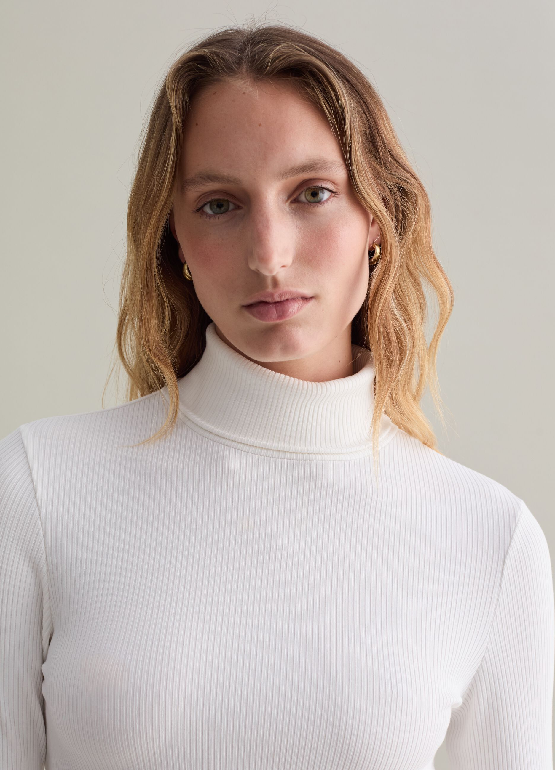 Contemporary flat ribbed turtleneck pullover