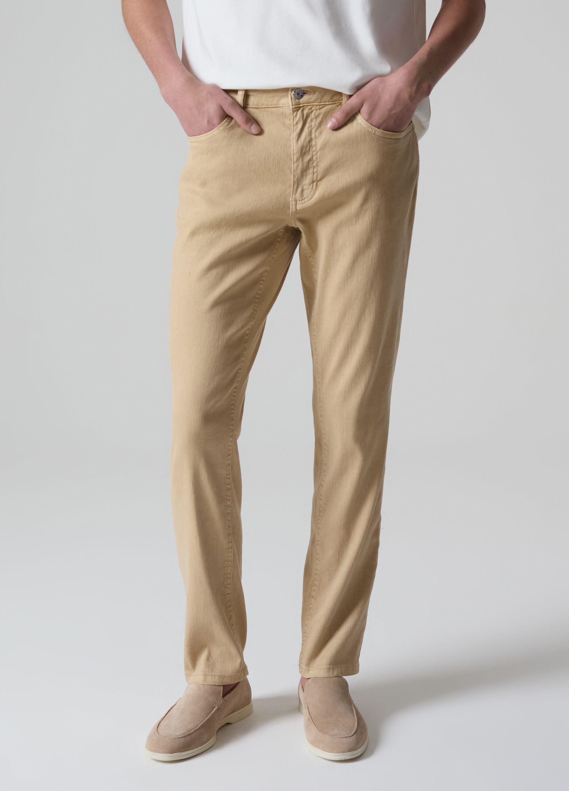 Contemporary slim-fit jeans with five pockets_1