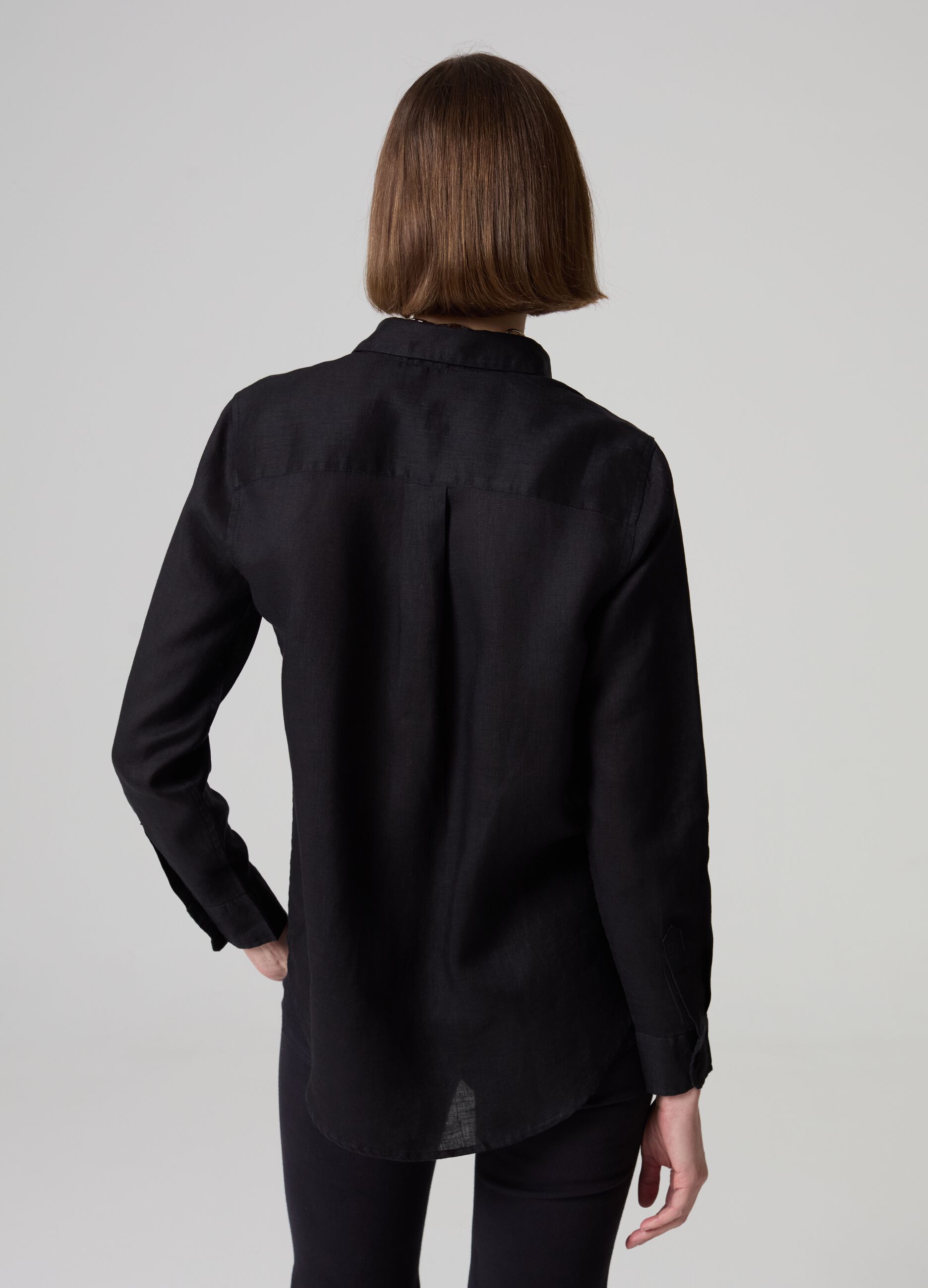 Relaxed-fit shirt in solid colour linen_1