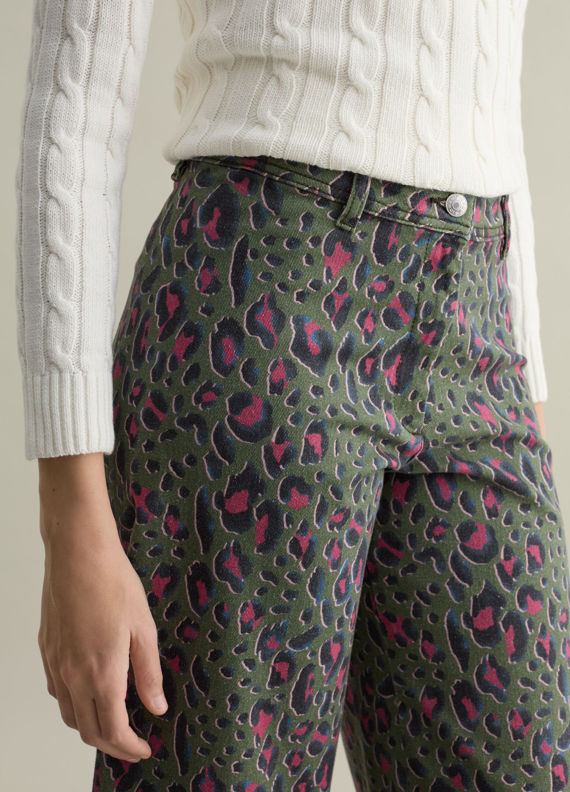 Wide-leg trousers with animal print pattern