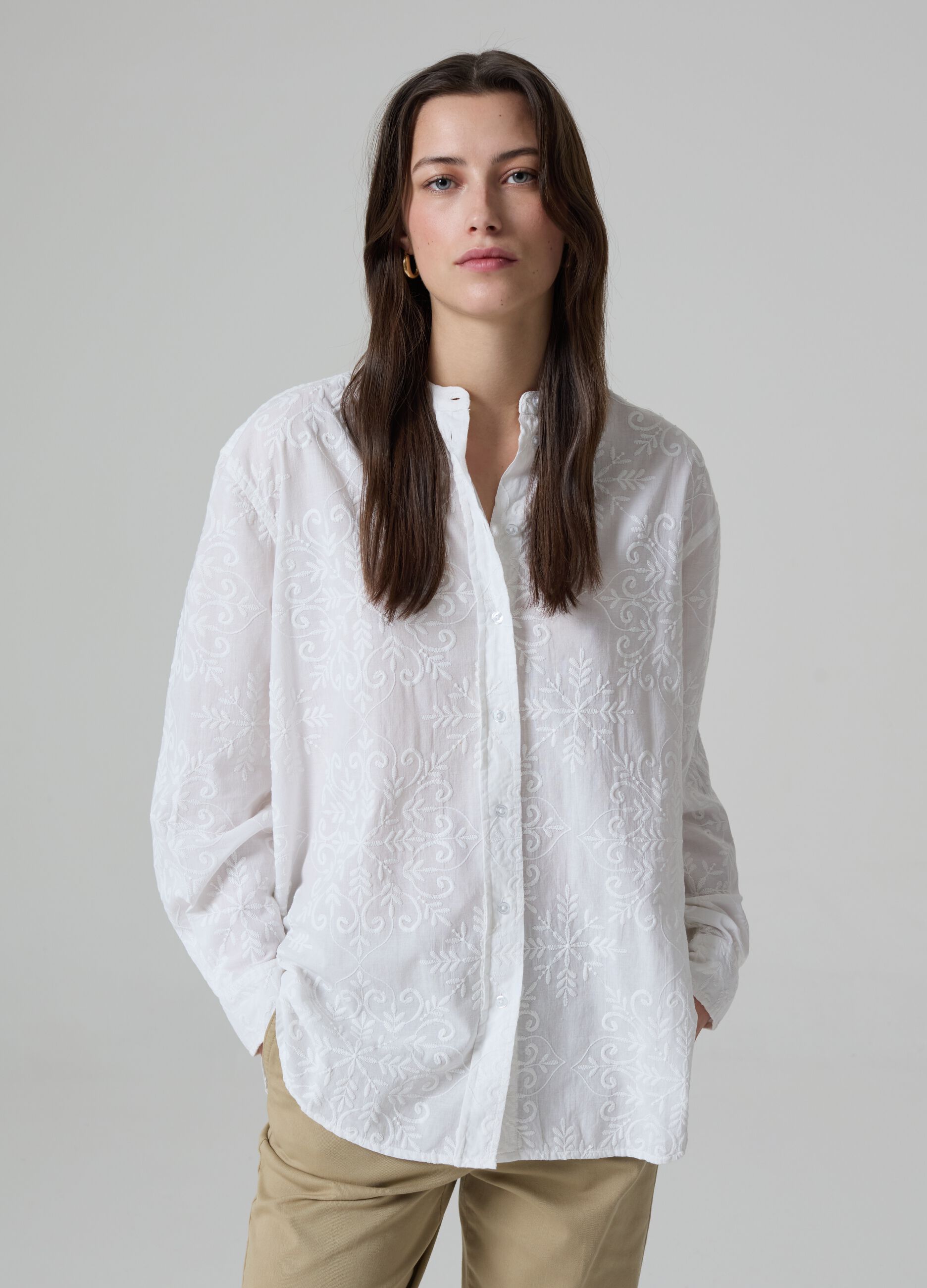 Camisa de encaje de bordado inglés cuello mao