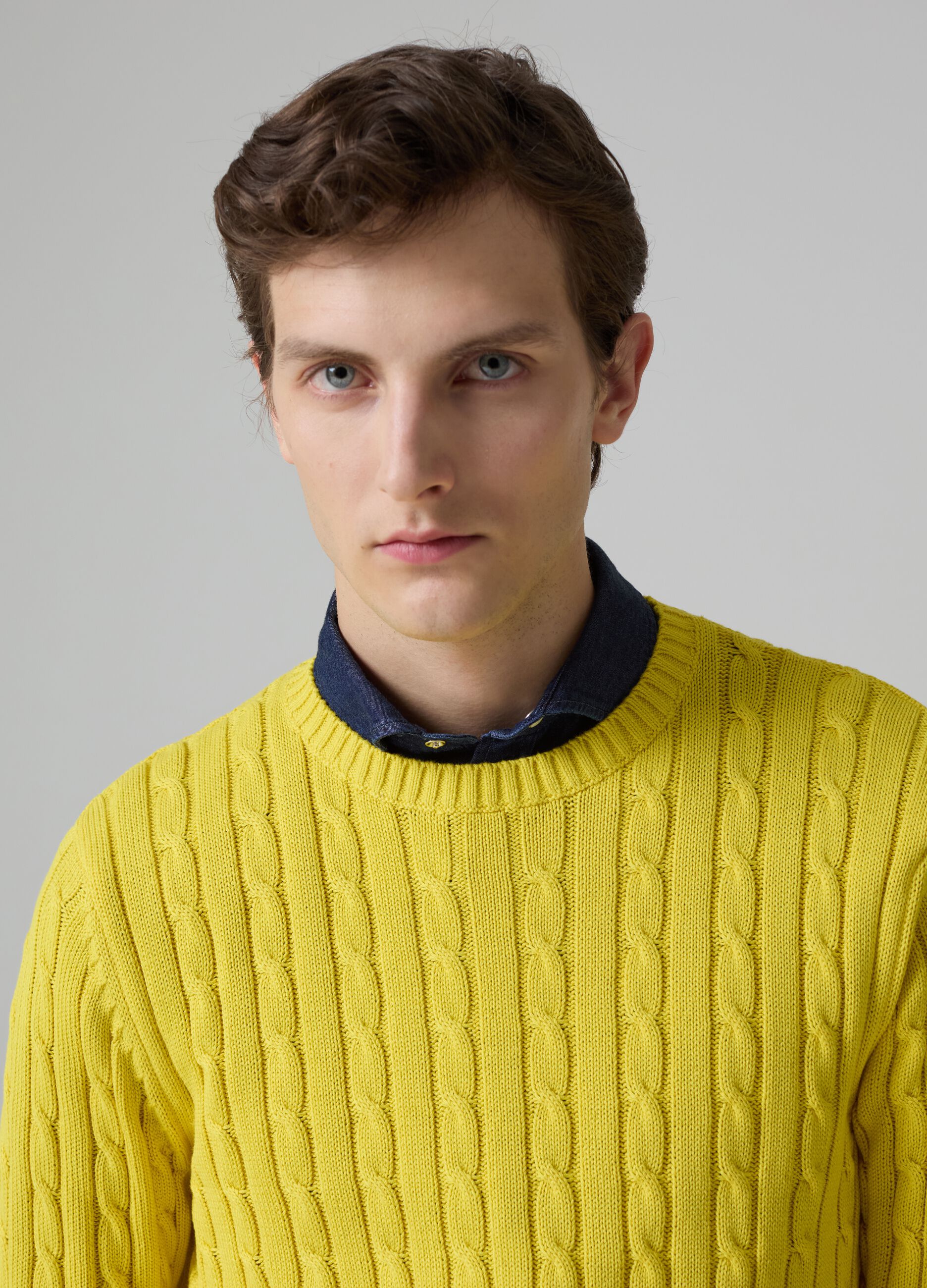 Ribbed pullover with cable-knit motif