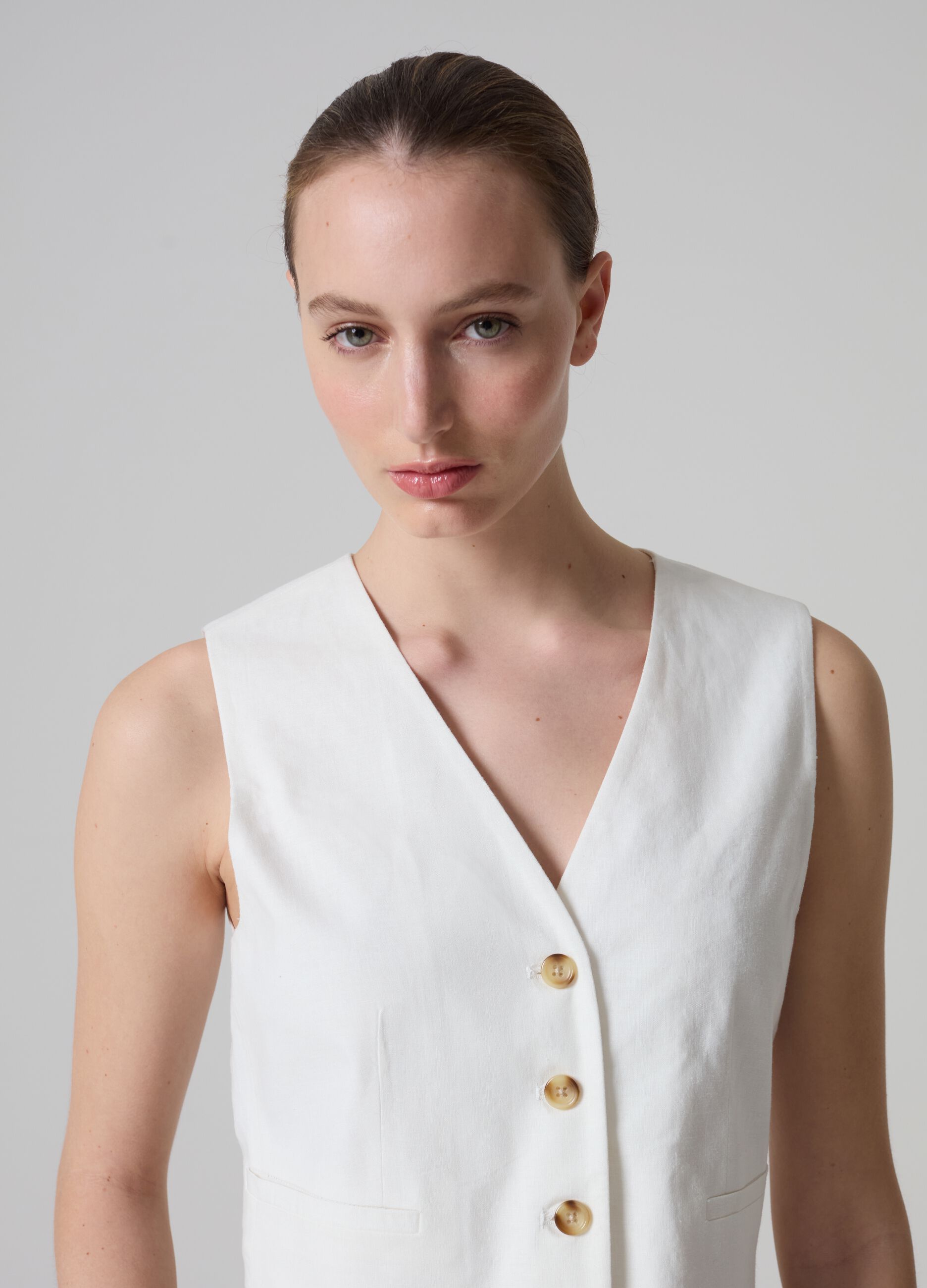 Contemporary gilet in linen and viscose_1