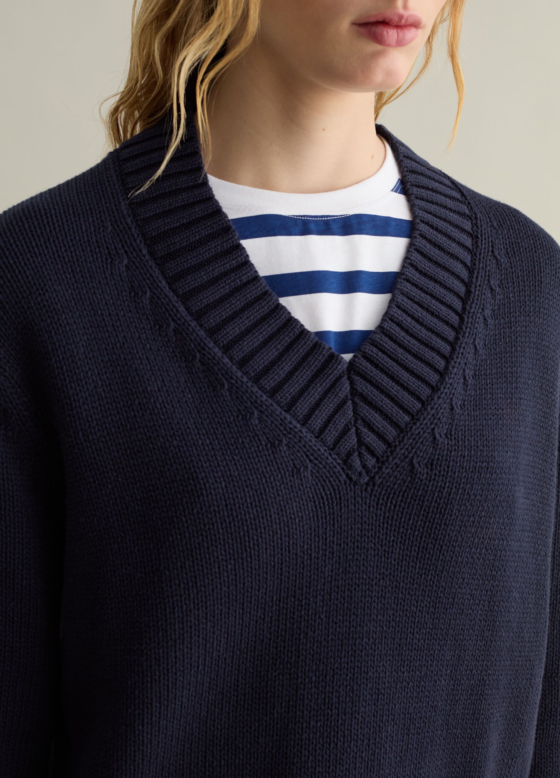 V-neck cotton pullover