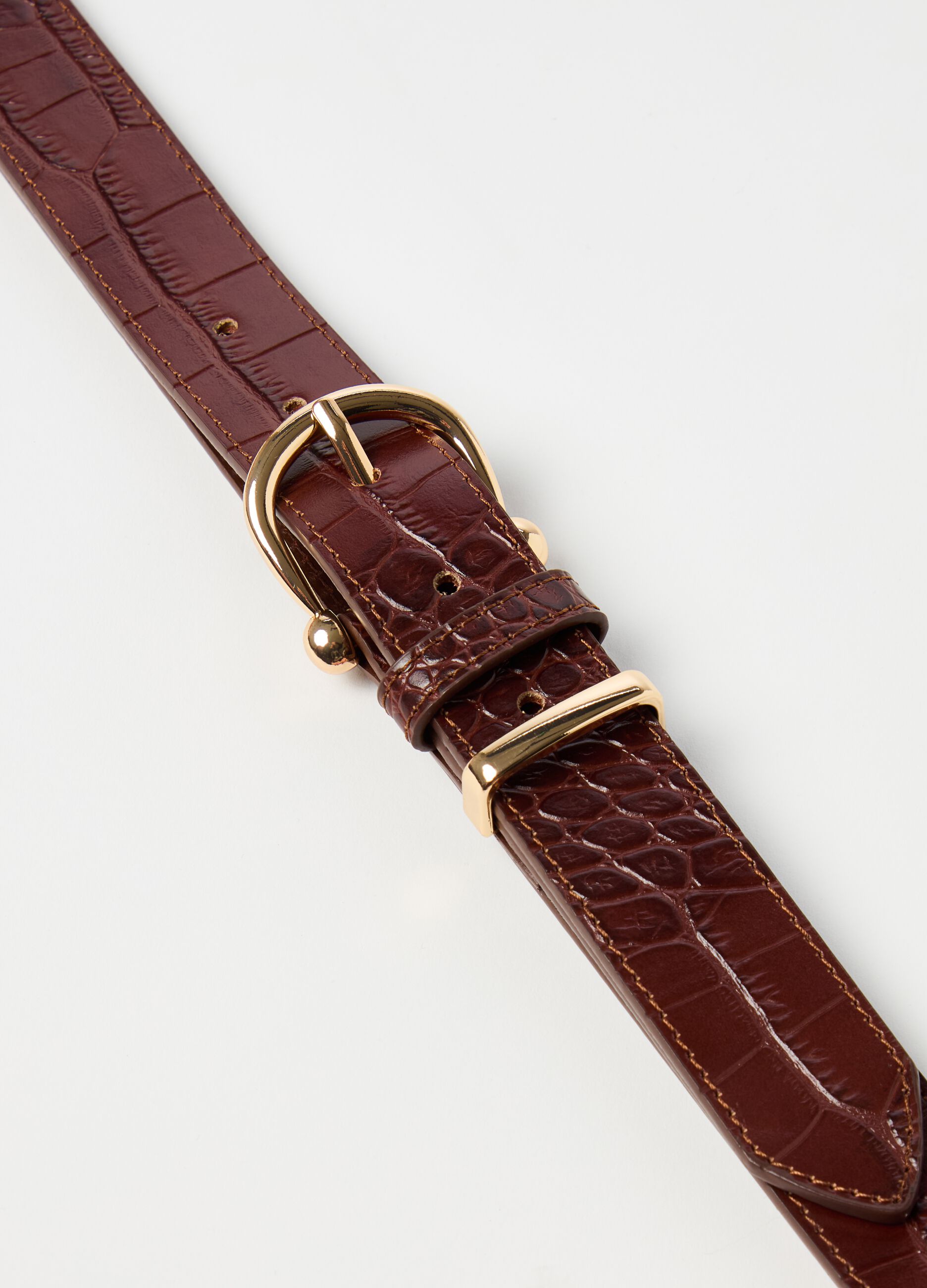 Contemporary belt in textured leather