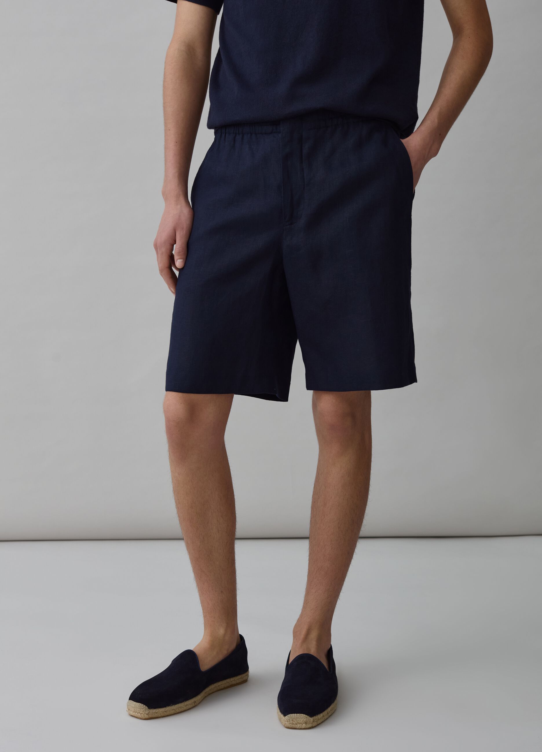 Contemporary Bermuda shorts in linen_1