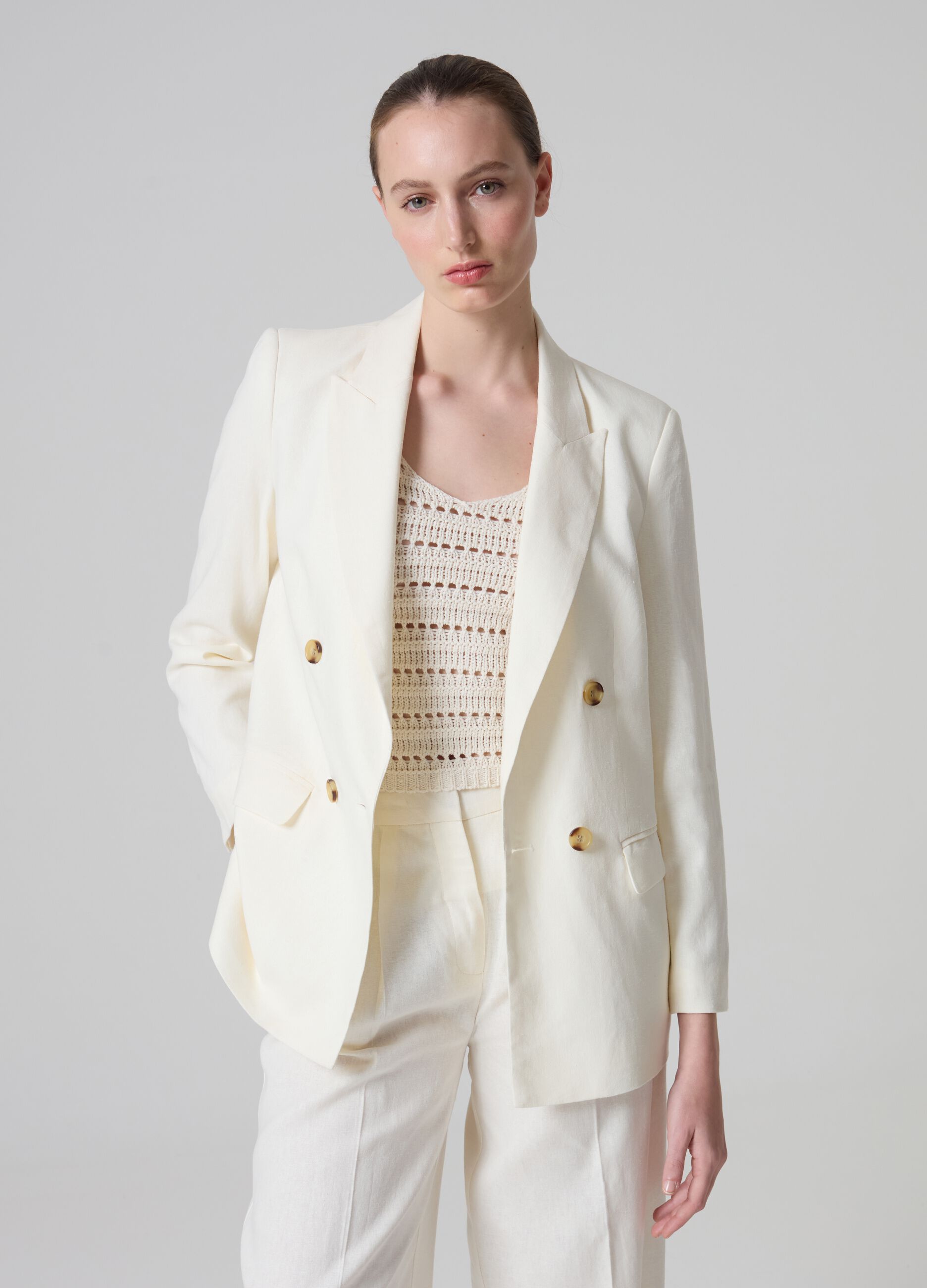 Contemporary double-breasted blazer_0