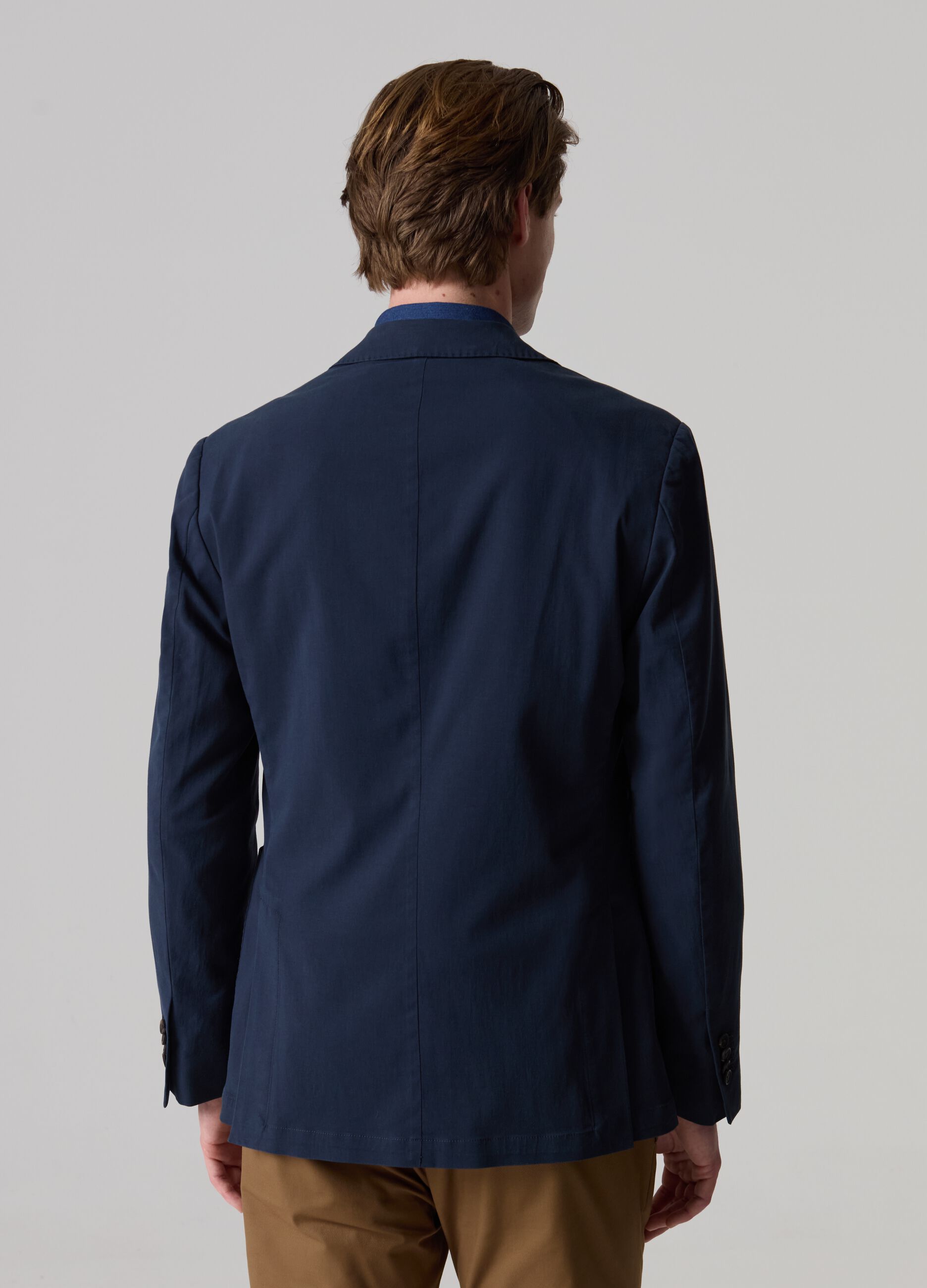 Contemporary slim-fit single-breasted blazer