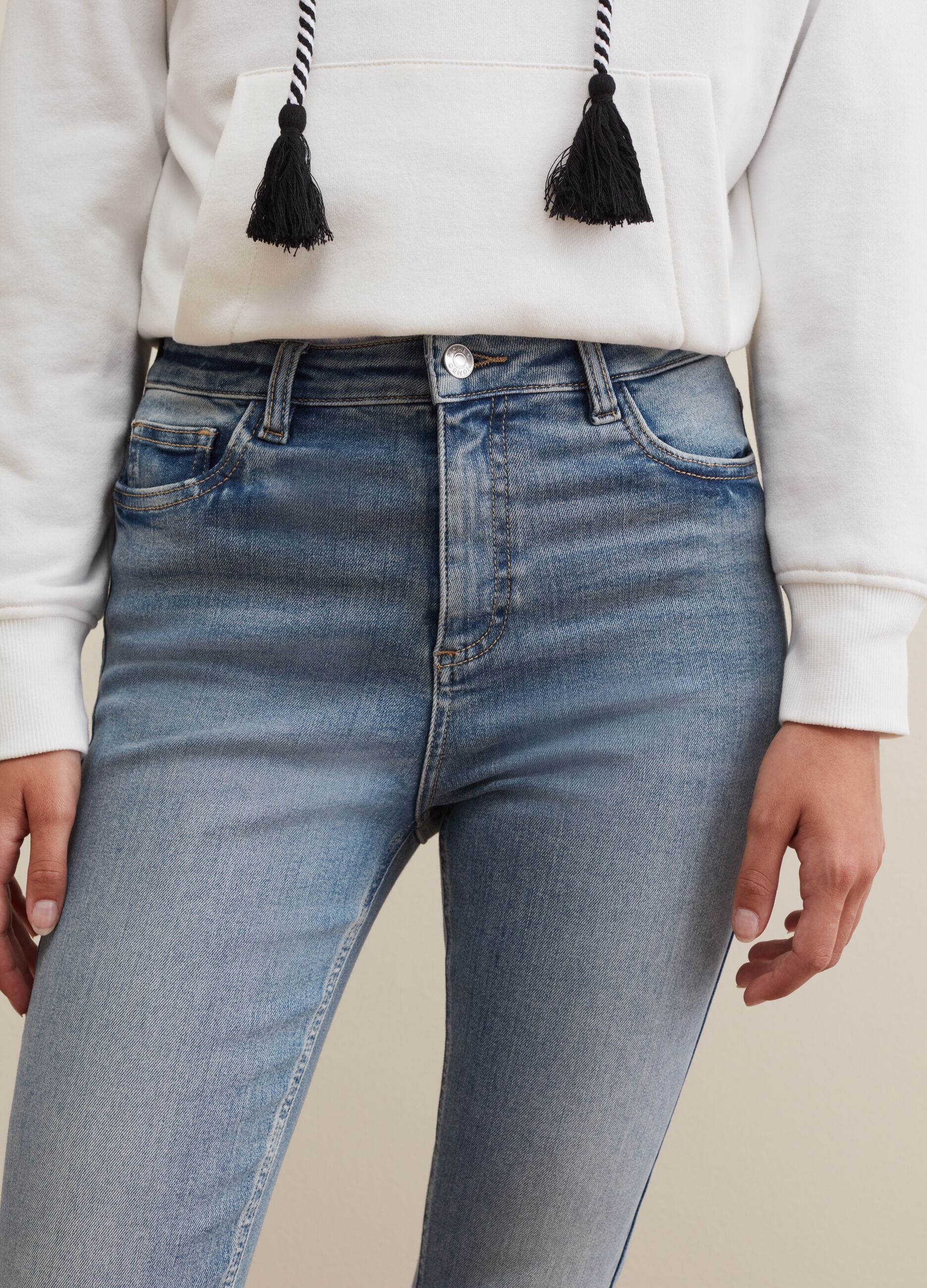 Women\'s Italian Jeans: Skinny, Wide Leg & More | PIOMBO | V-Shirts