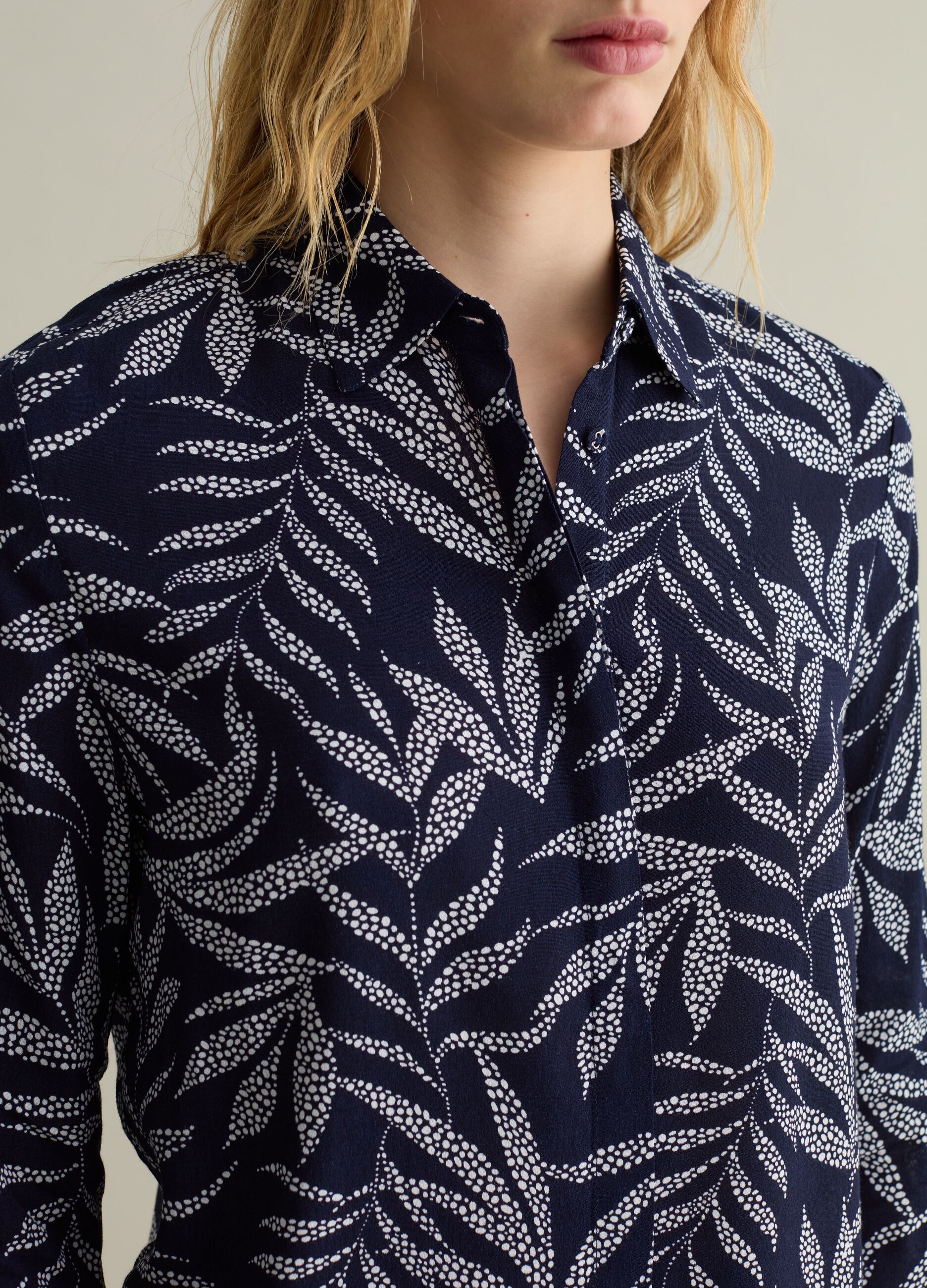 Viscose shirt with foliage print