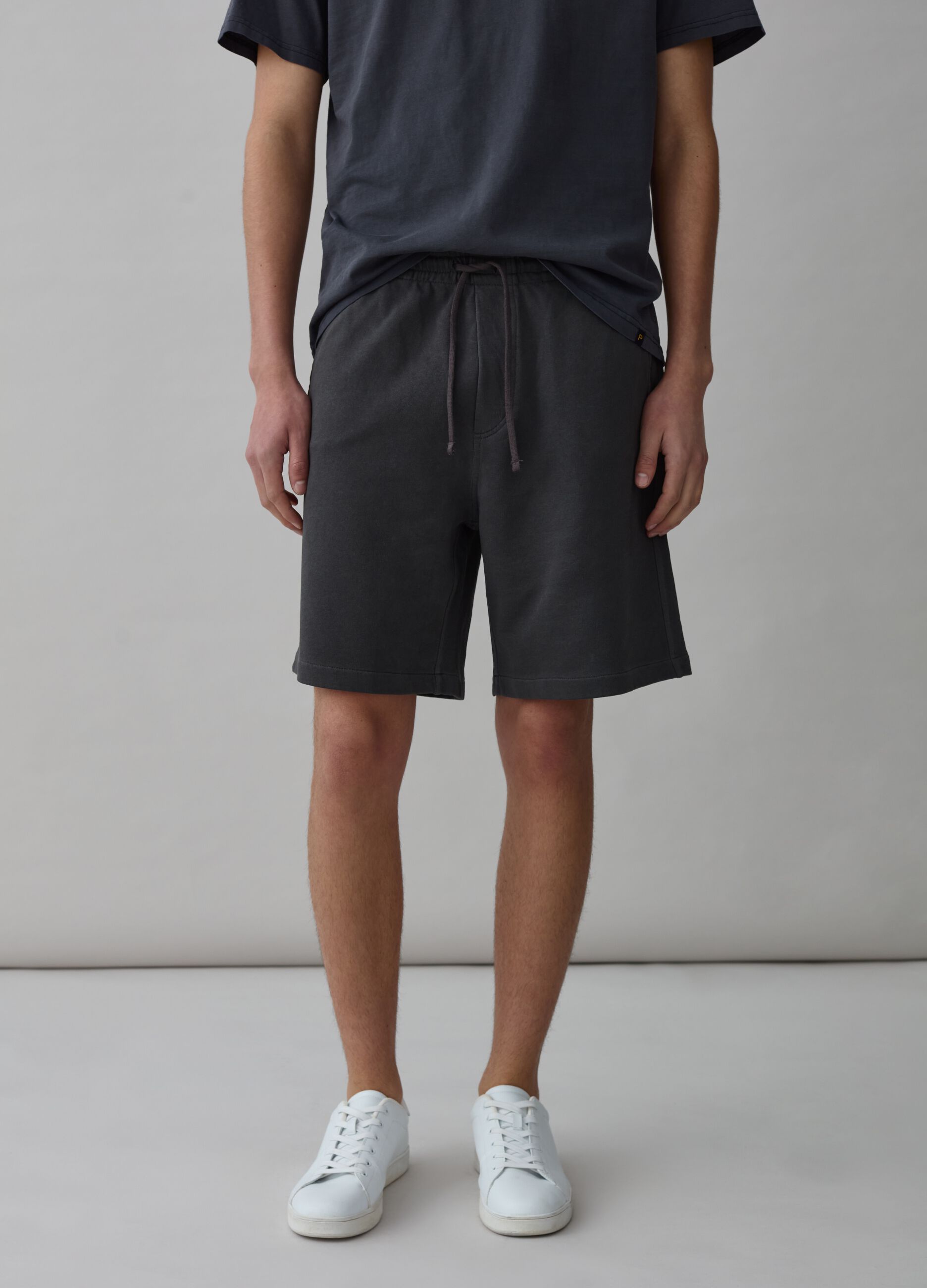 Bermudas joggers de felpa con cordón