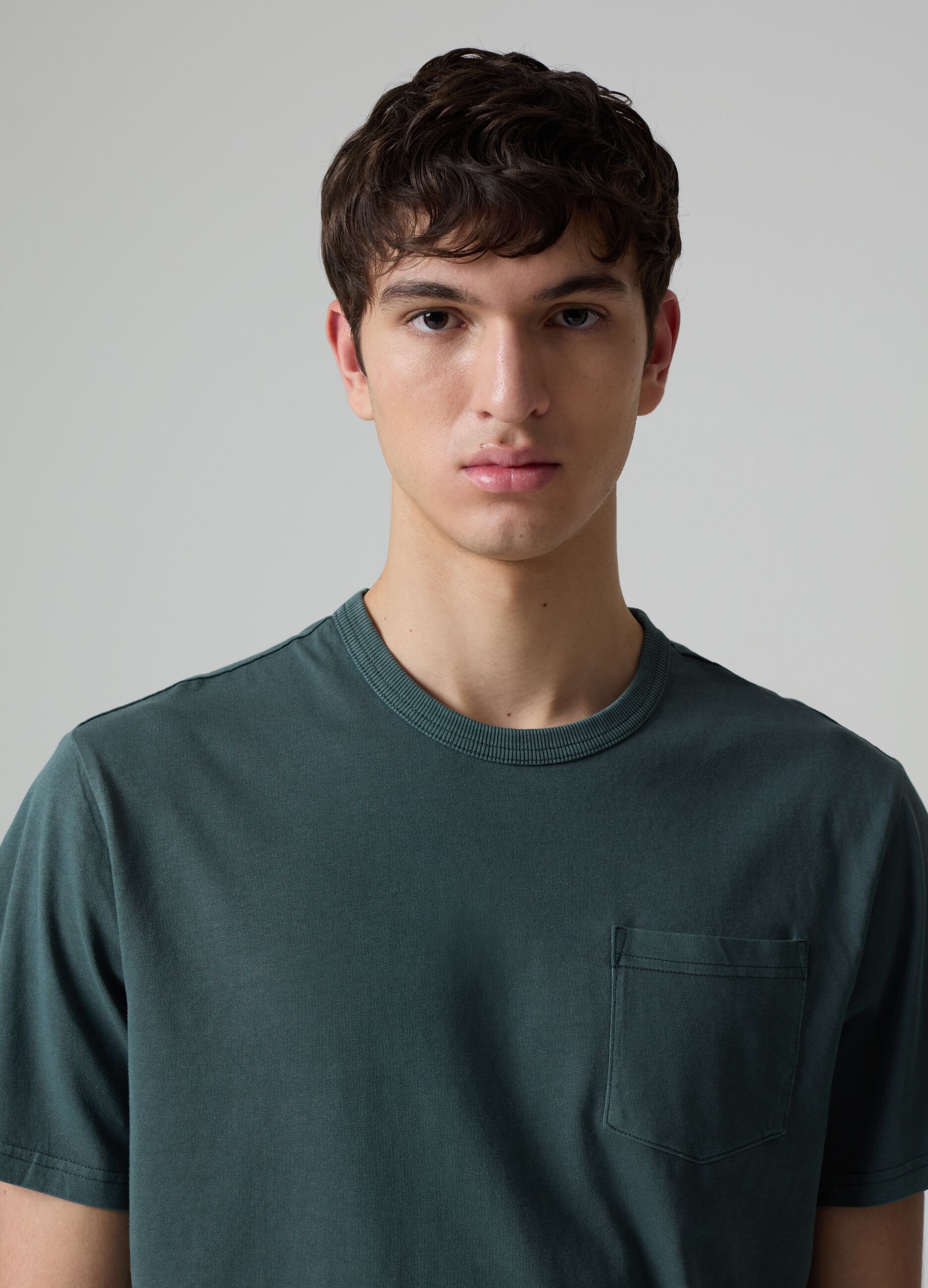 T-shirt with round neck and pocket