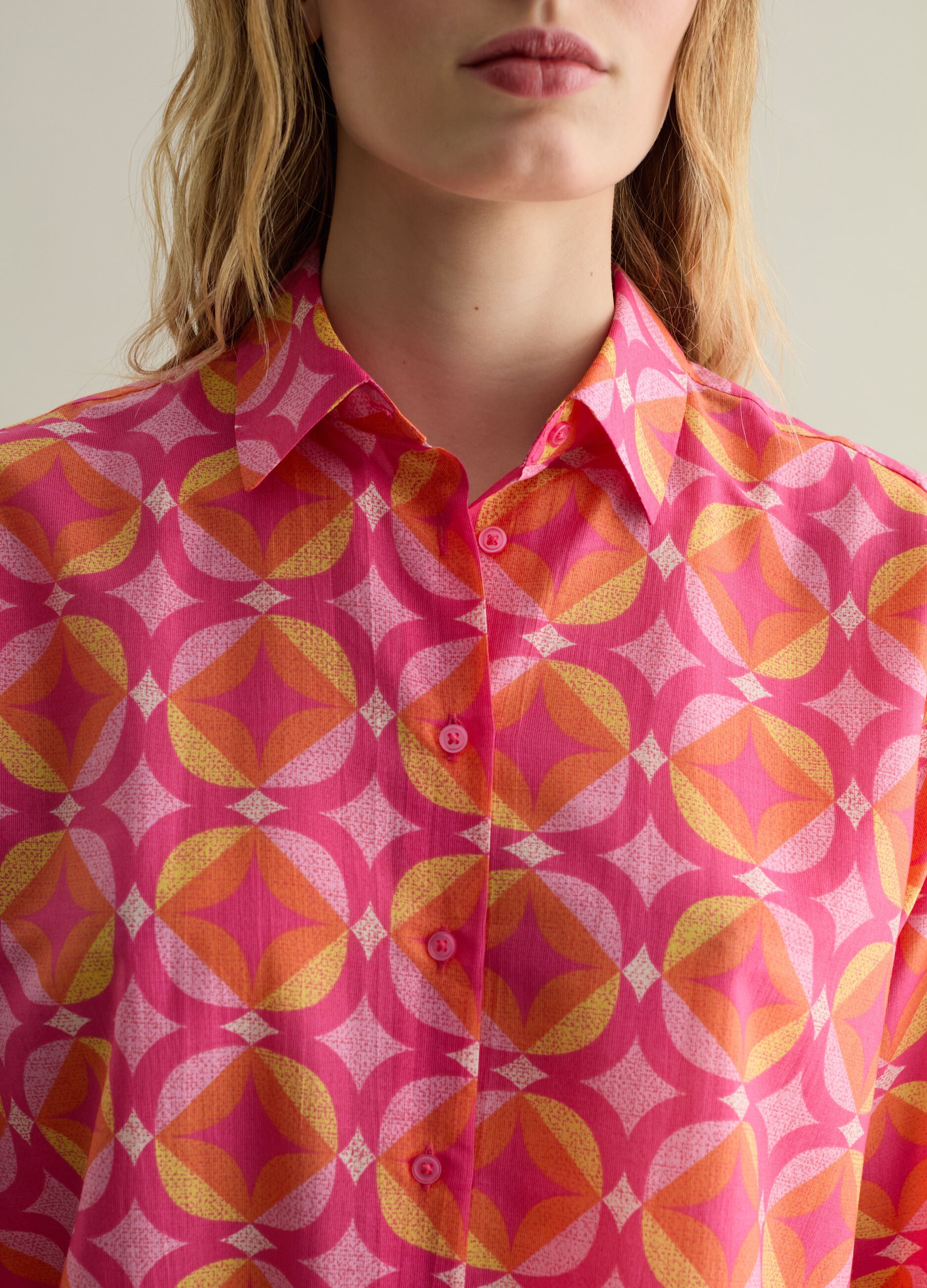 Shirt with optical pattern