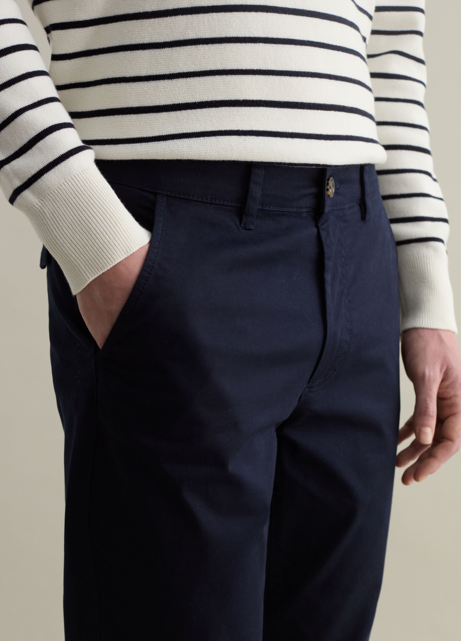 Slim-fit chinos in stretch twill_3