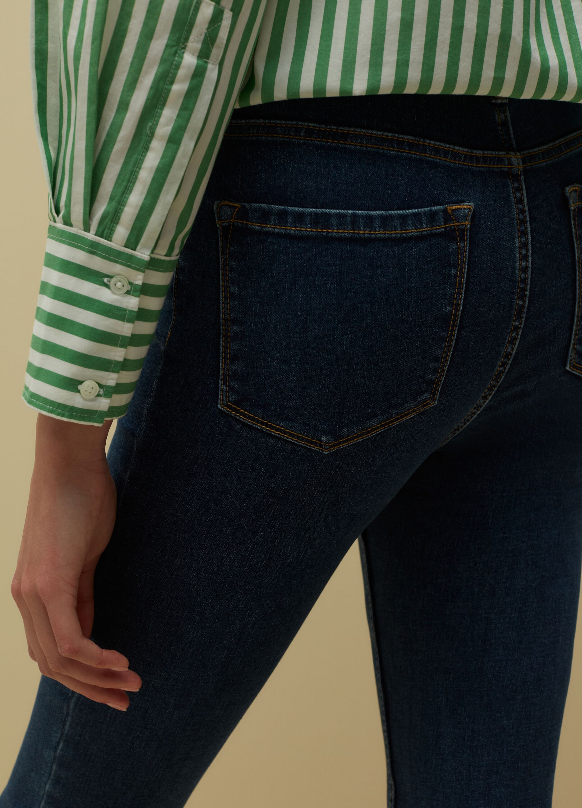 Ultra-slim flare-fit jeans_3