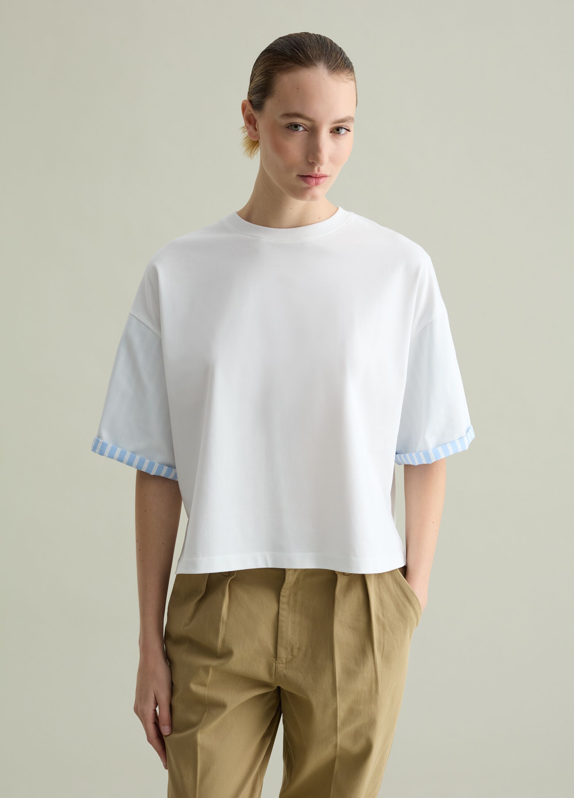 Camiseta oversize con detalle en contraste