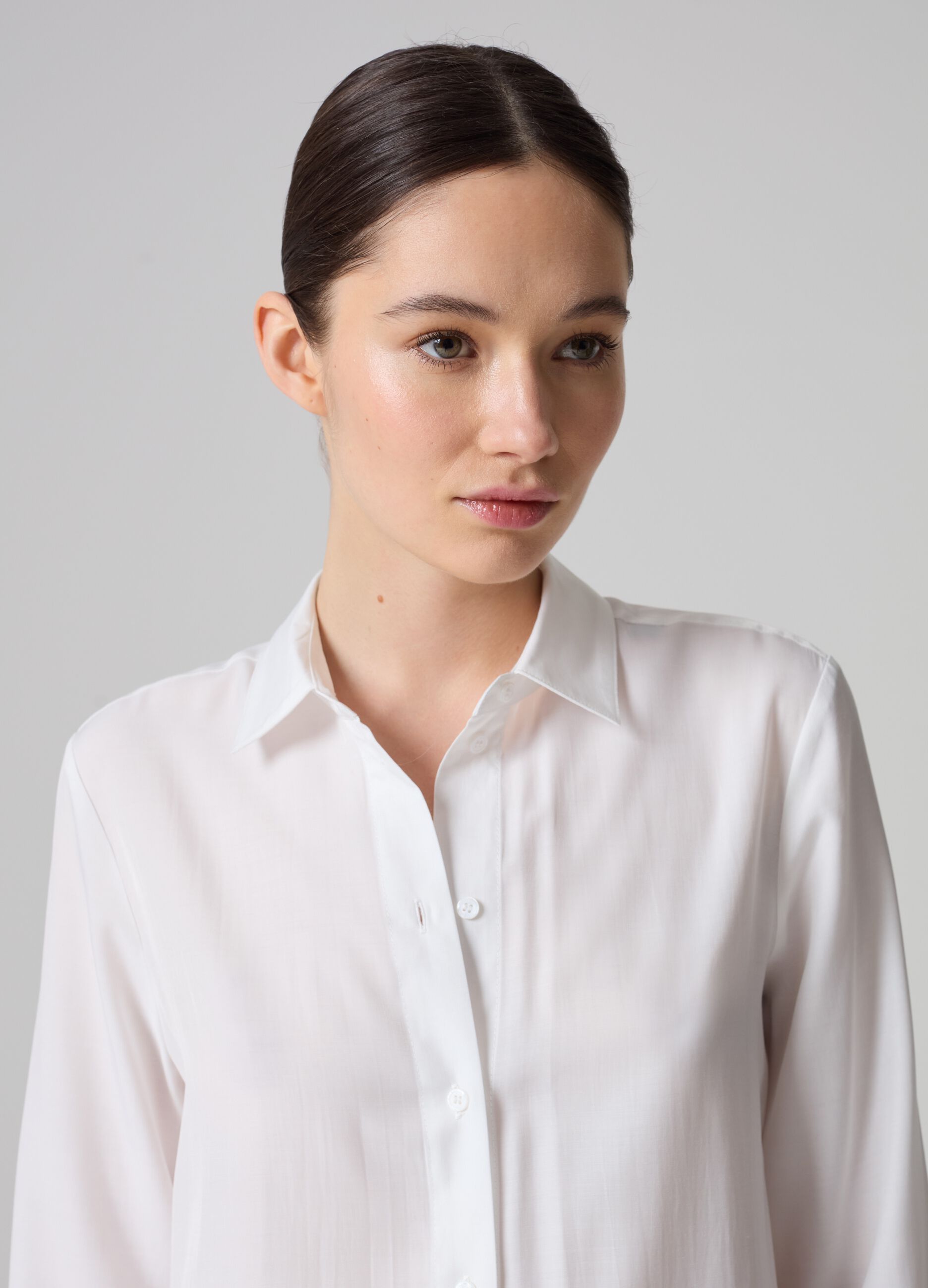 Contemporary solid colour shirt