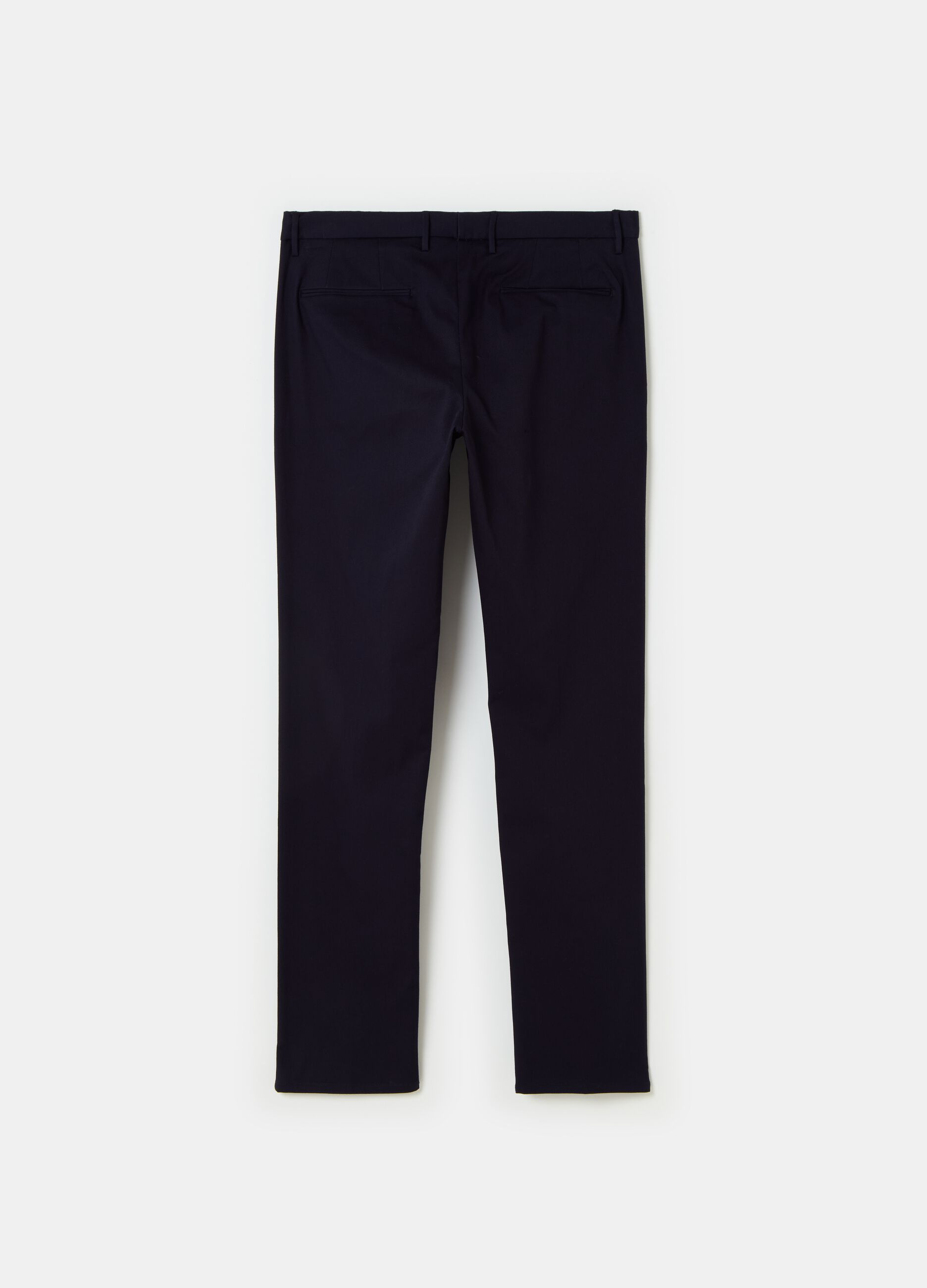 Contemporary chino trousers with five pockets