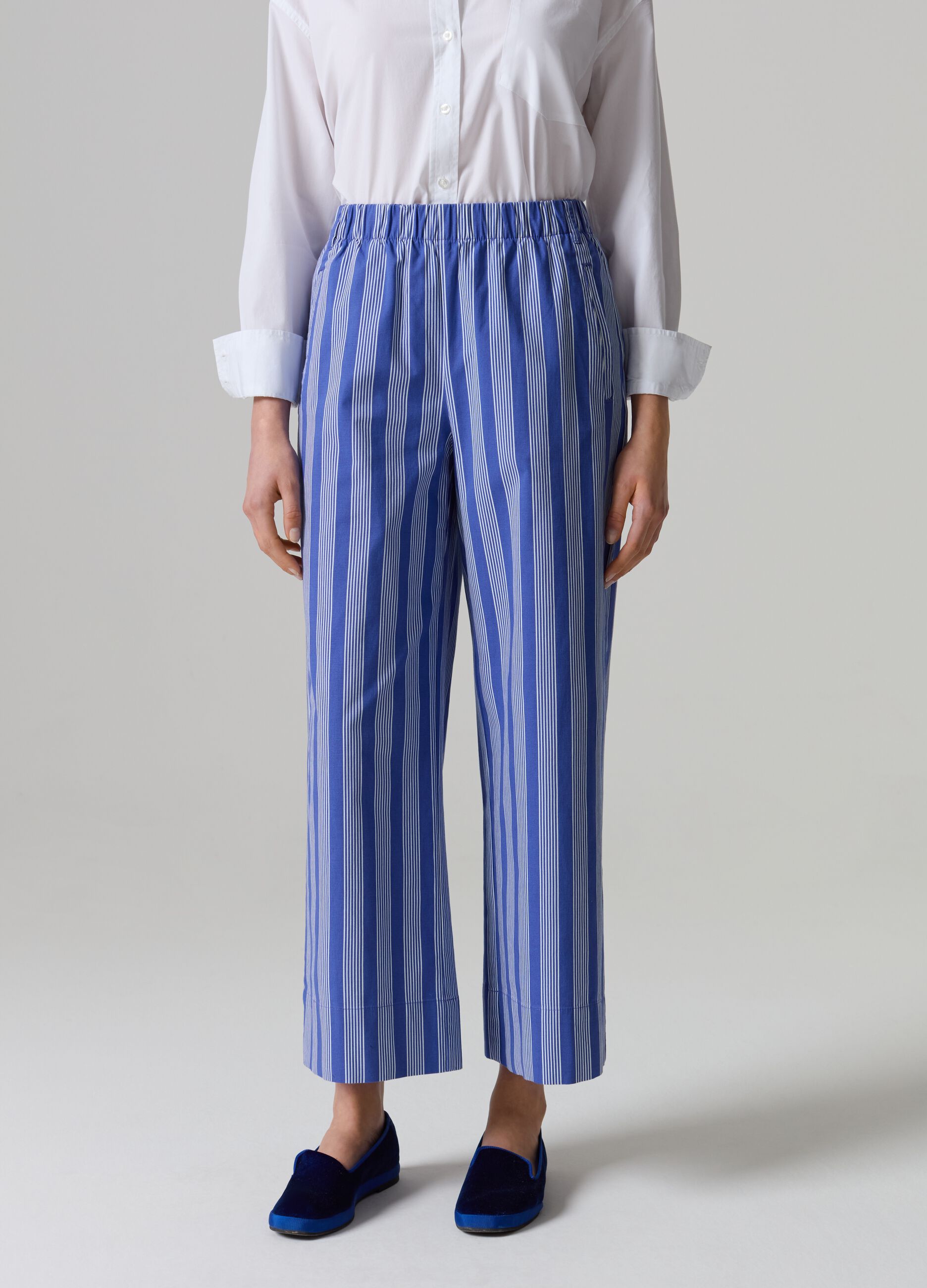 Wide-leg cropped trousers with slim stripes_1