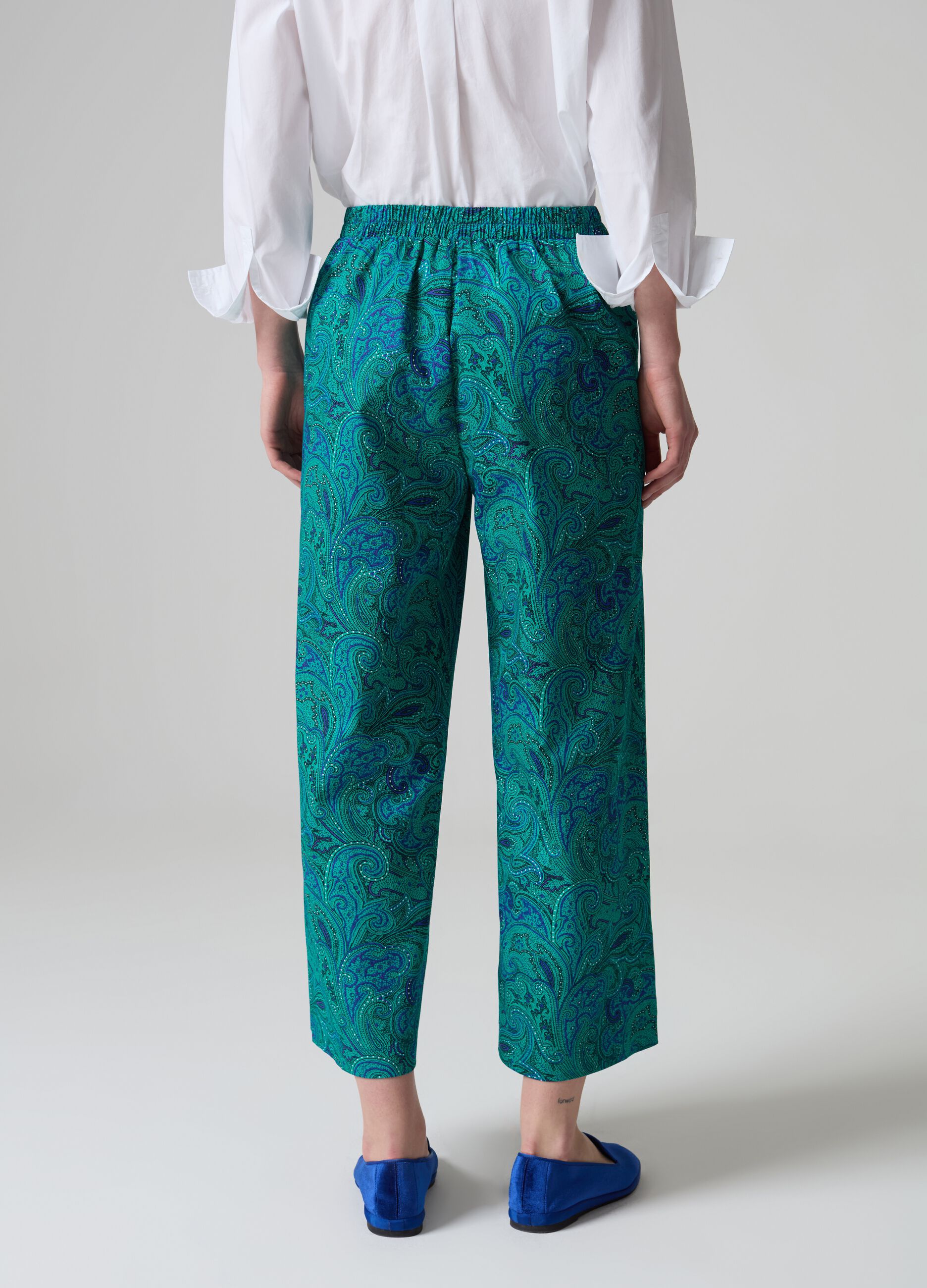 Pantalón tobillero wide leg con estampado paisley