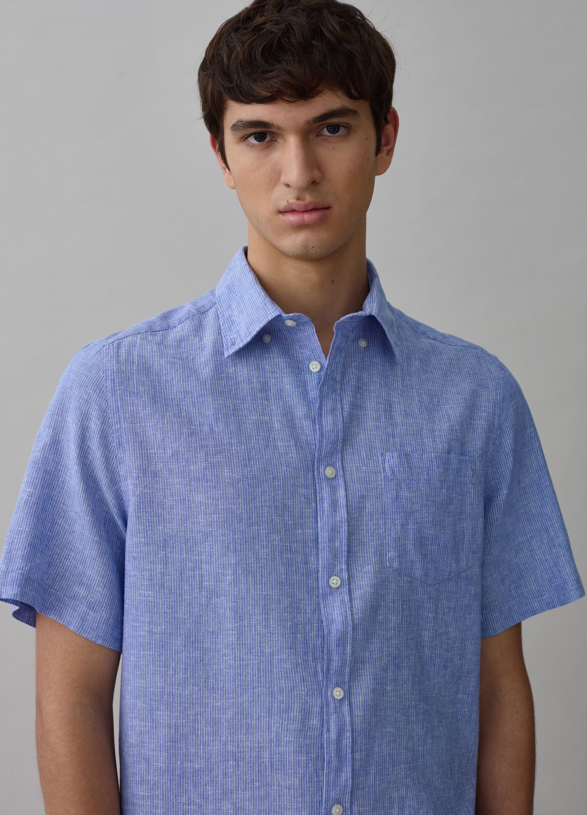 Short-sleeved shirt with micro weave