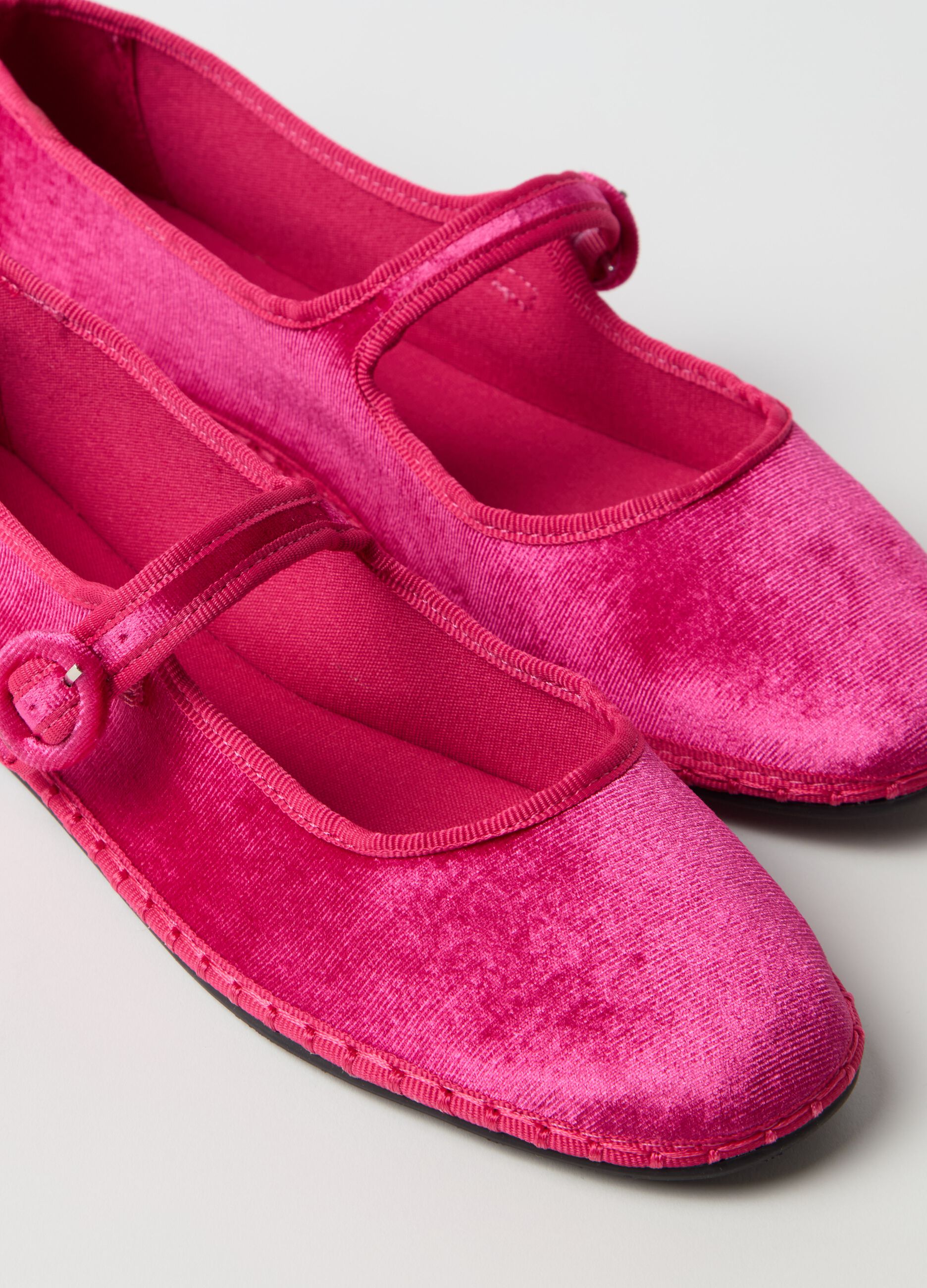 Ballerina flats with strap