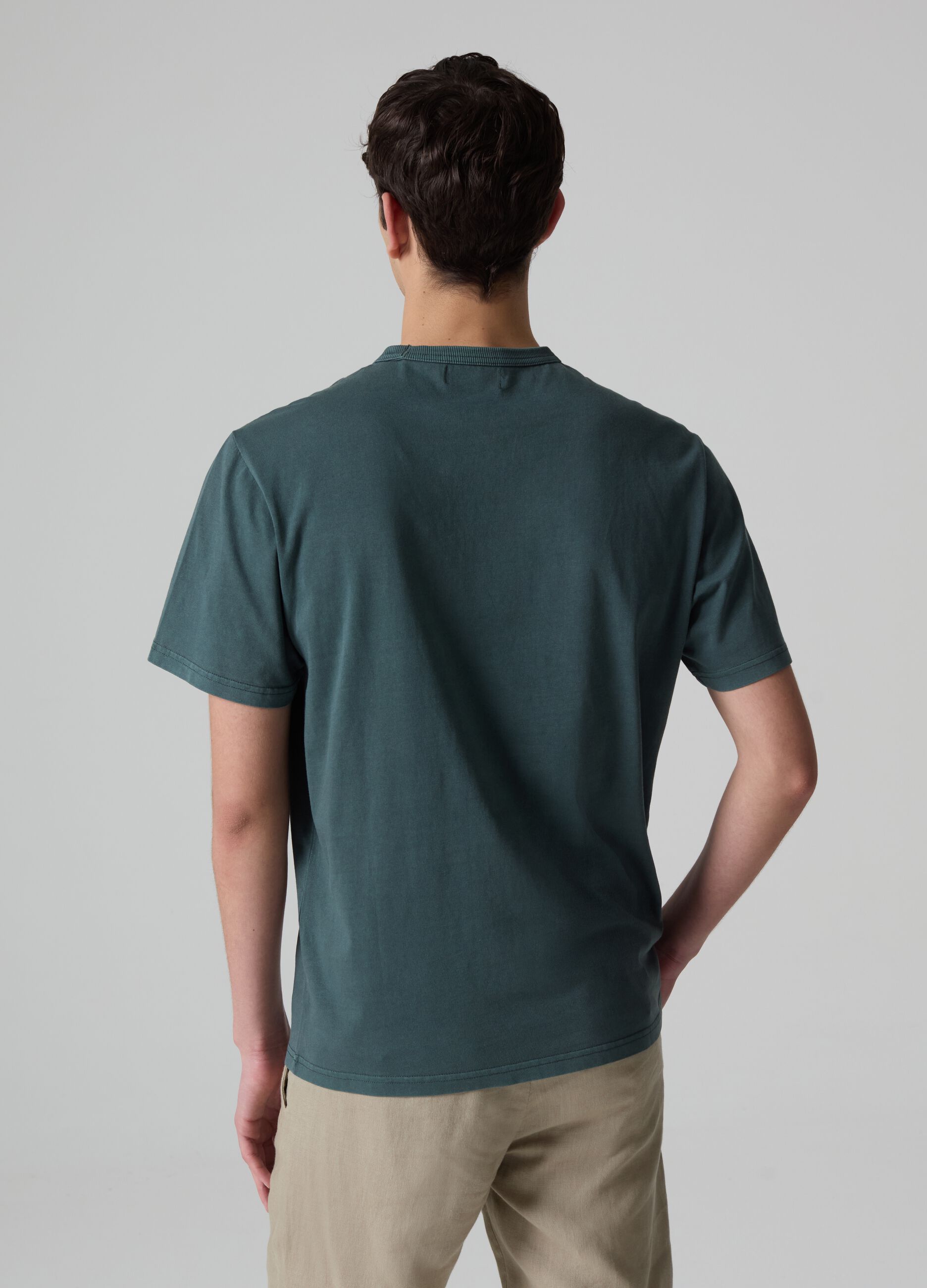 T-shirt with round neck and pocket