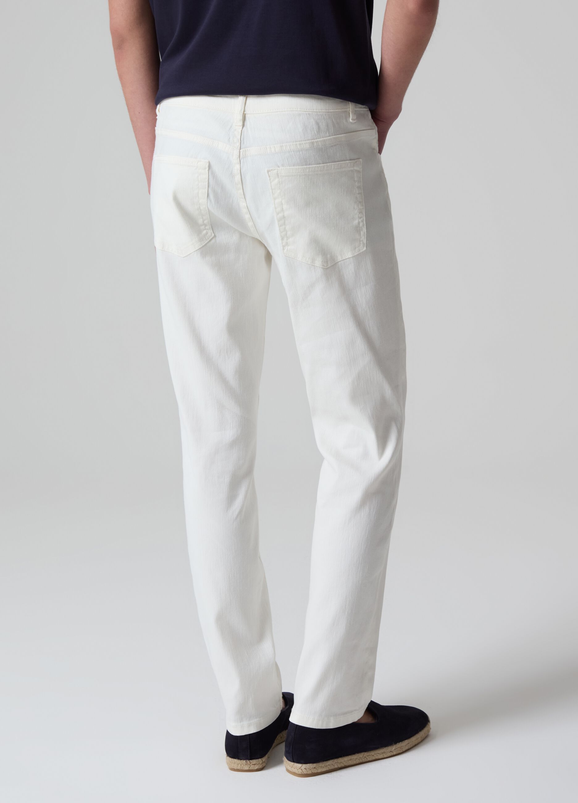 Contemporary slim-fit jeans with five pockets_2