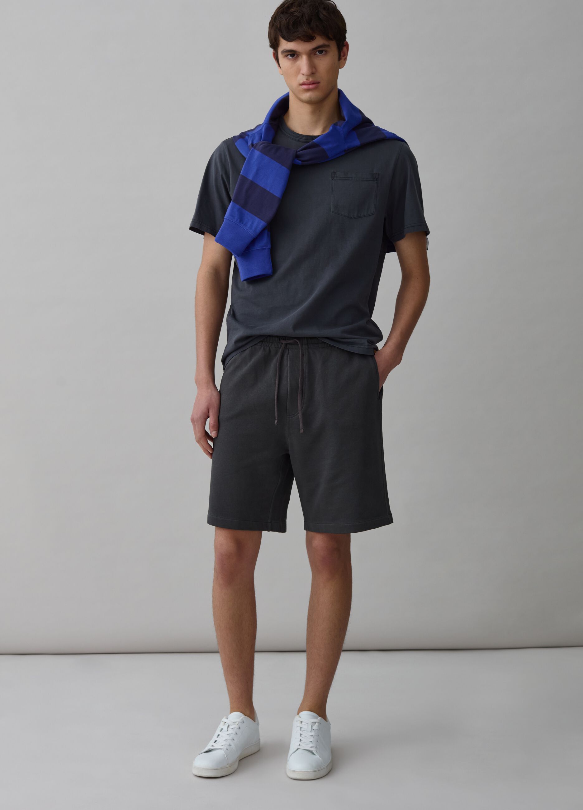 Bermudas joggers de felpa con cordón