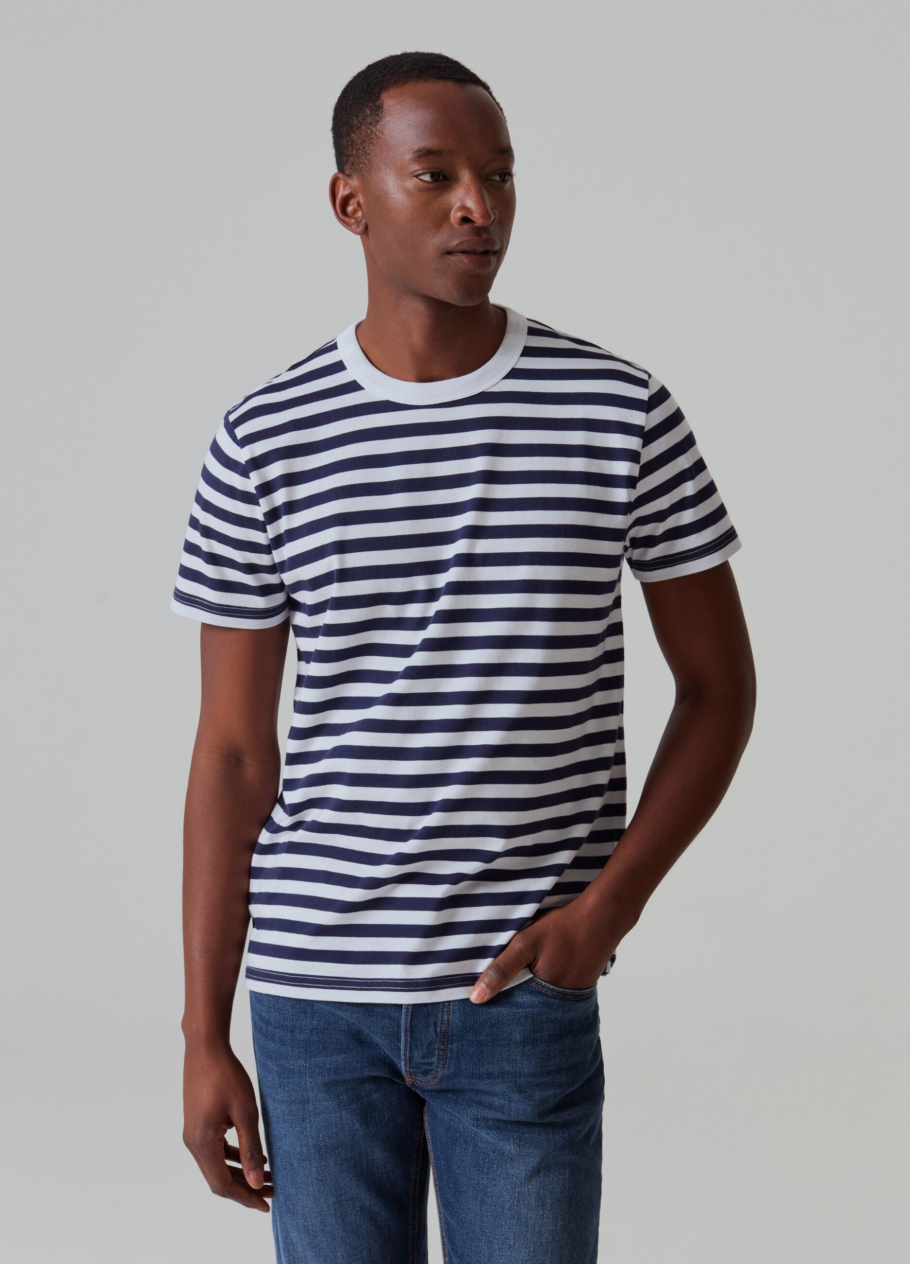 Striped T-shirt with round neck
