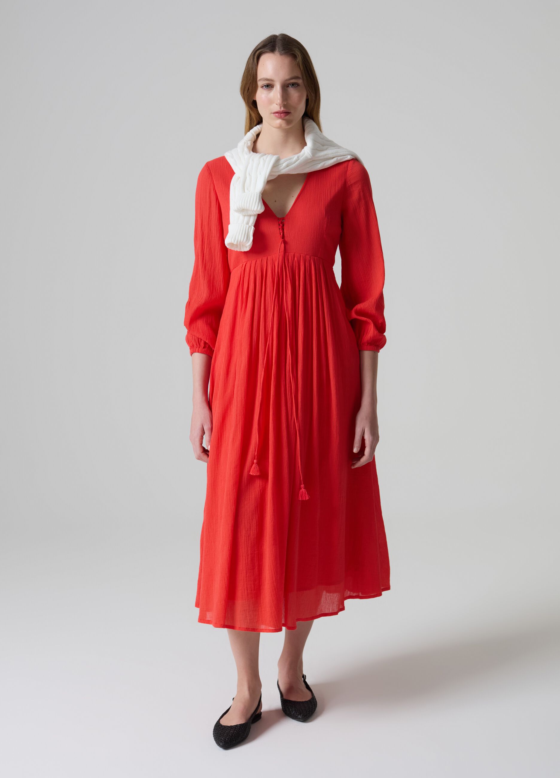 Long dress with laces and tassels_0