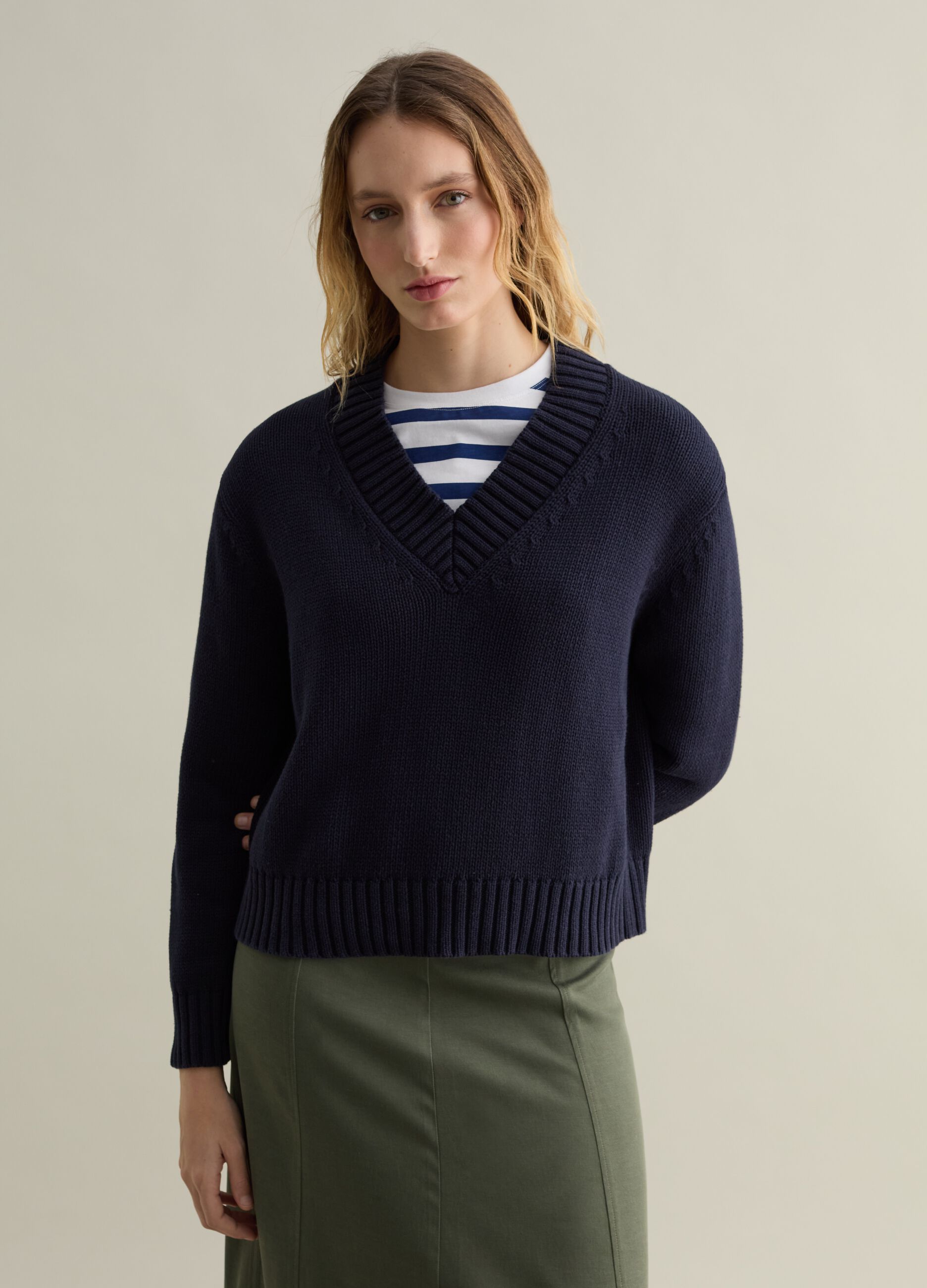 V-neck cotton pullover