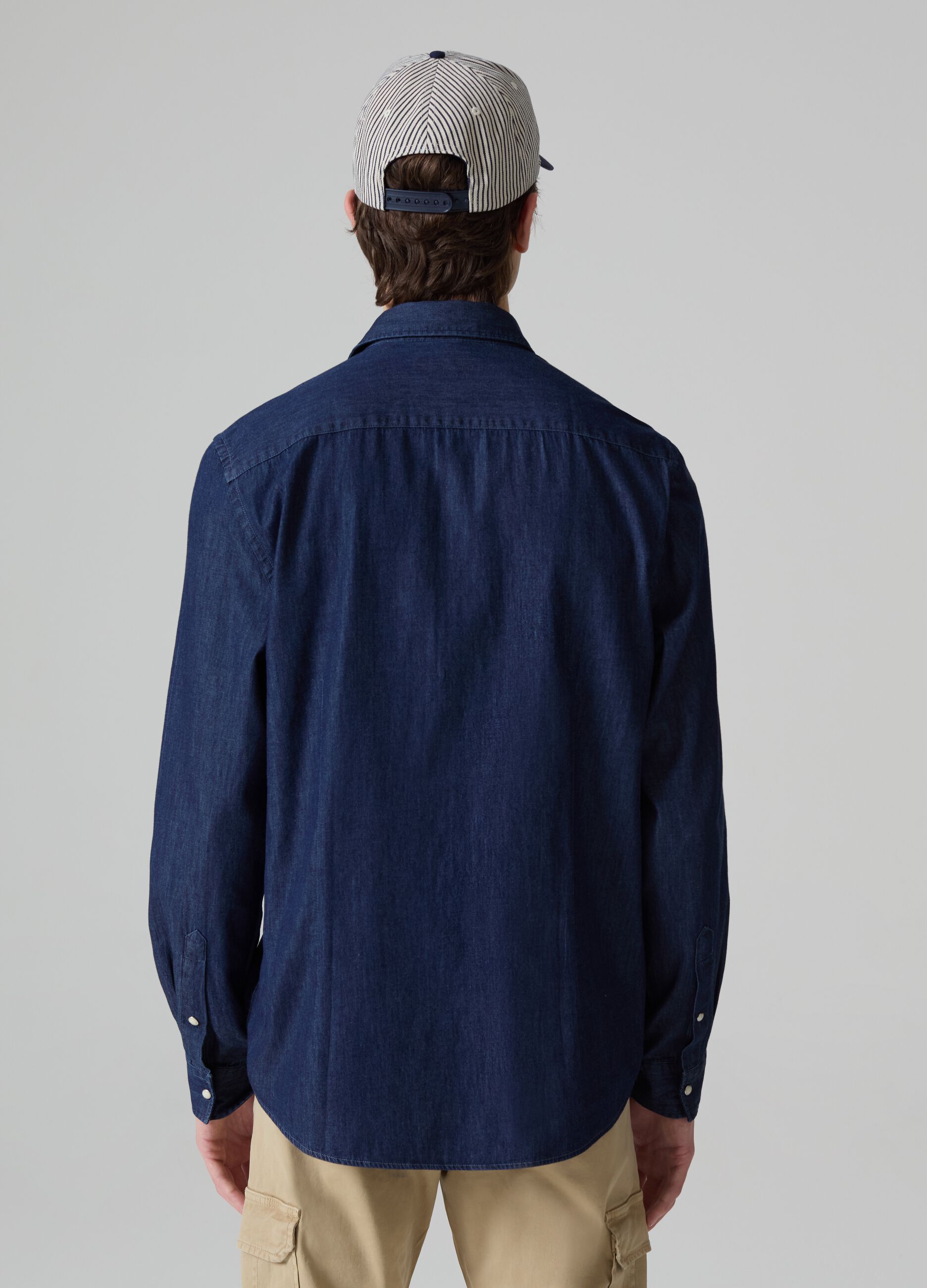Denim shirt with bead buttons_2