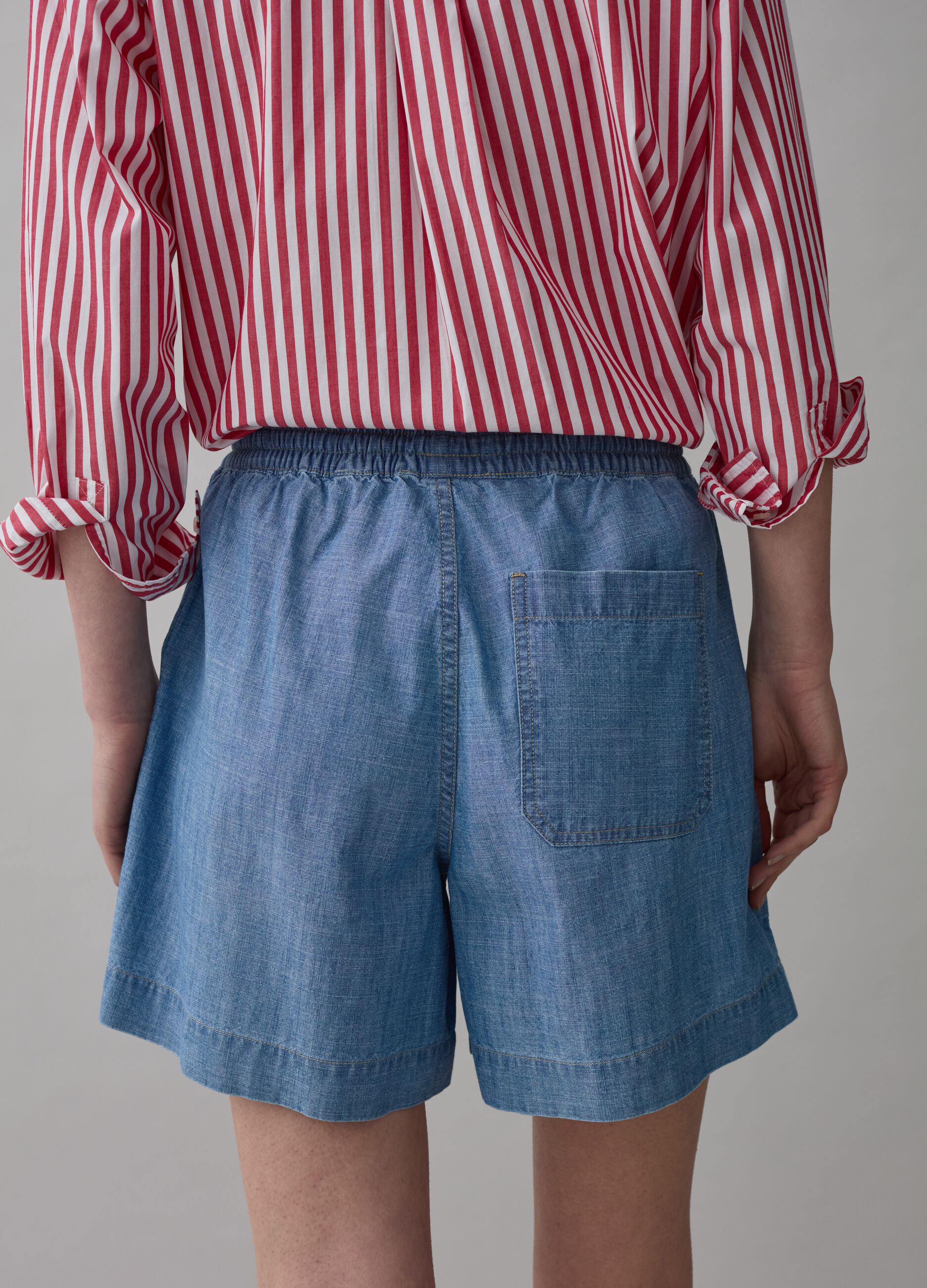 Shorts de denim ligero con bolsillos_2