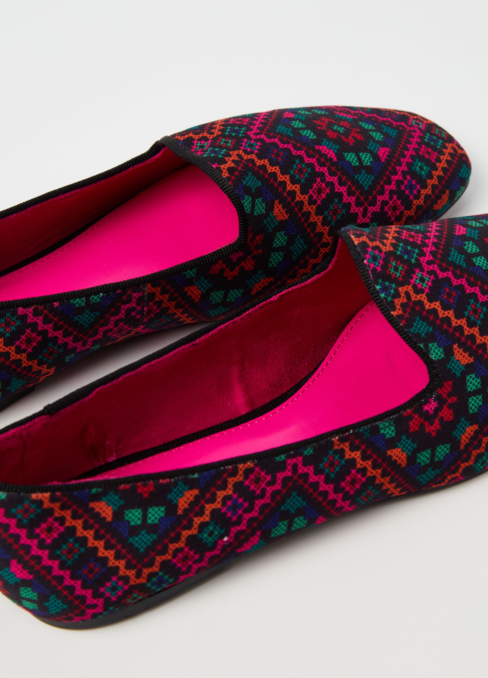 Slipper shoes with geometric pattern_2