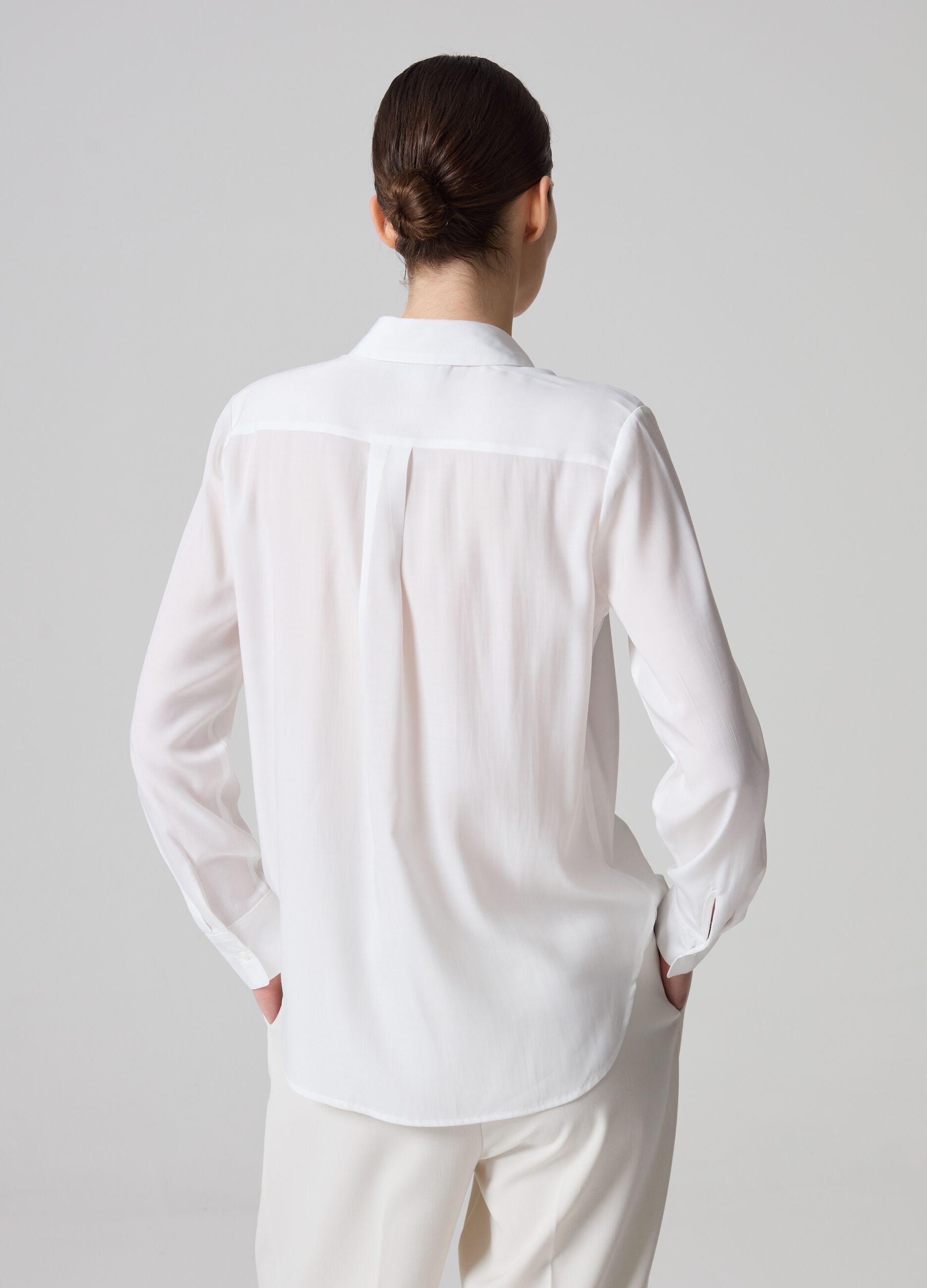 Contemporary solid colour shirt_2