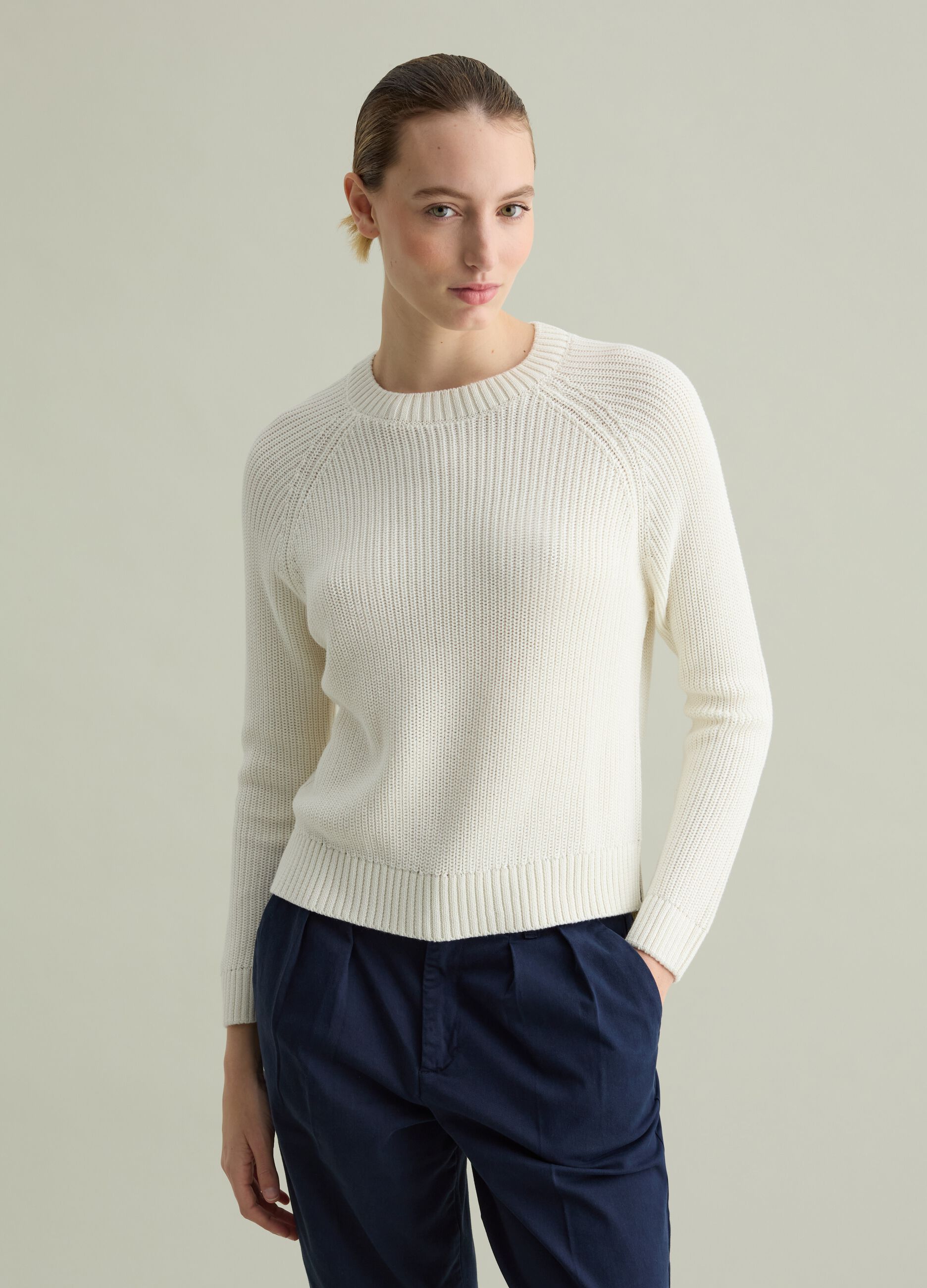 Knit pullover with raglan sleeves