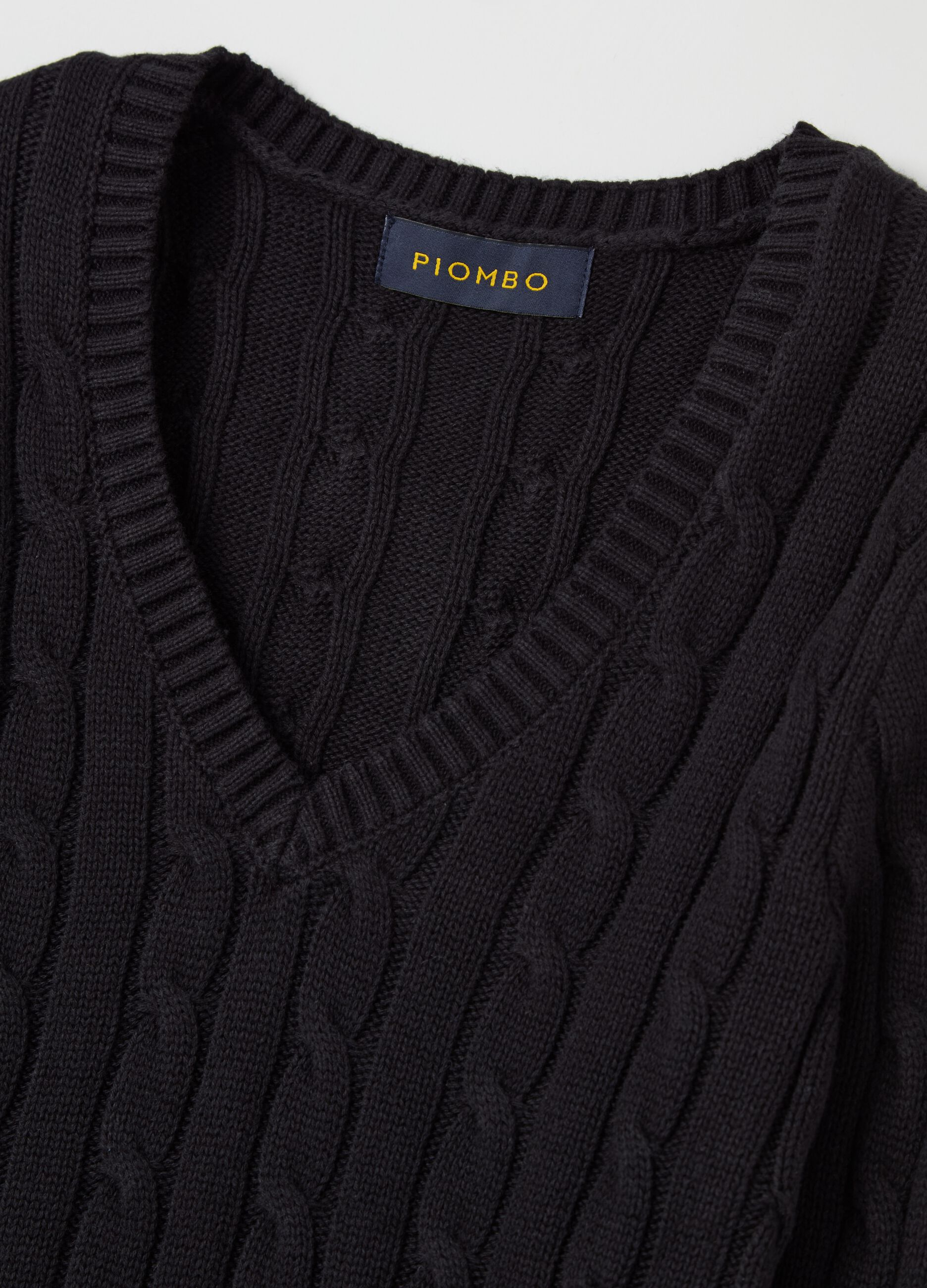 Cable-knit pullover with V neck_5