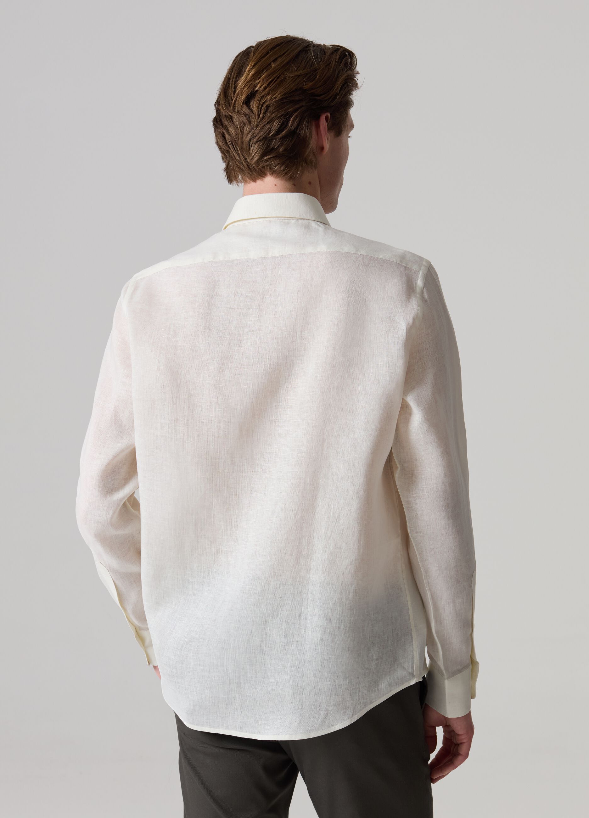 Contemporary shirt in linen