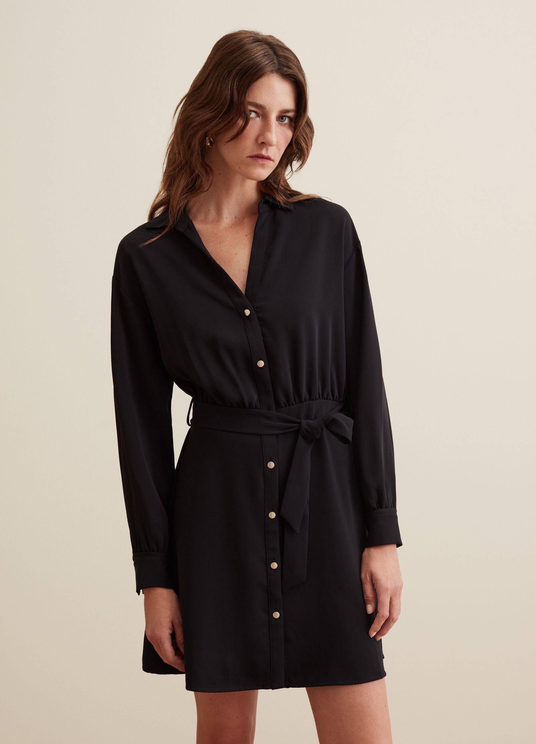 Vestido camisero corto con cintur n