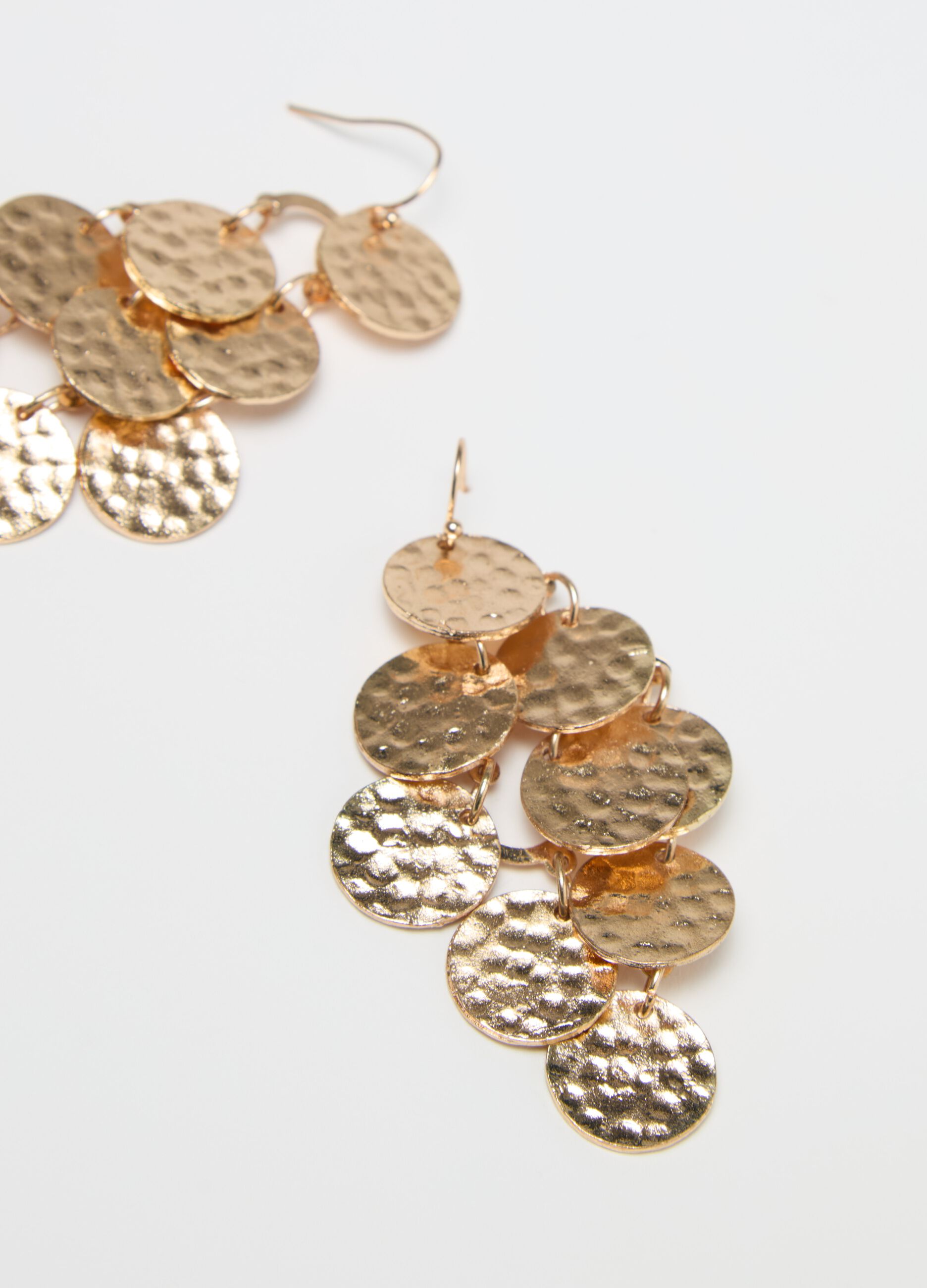 Pendant earrings with round elements