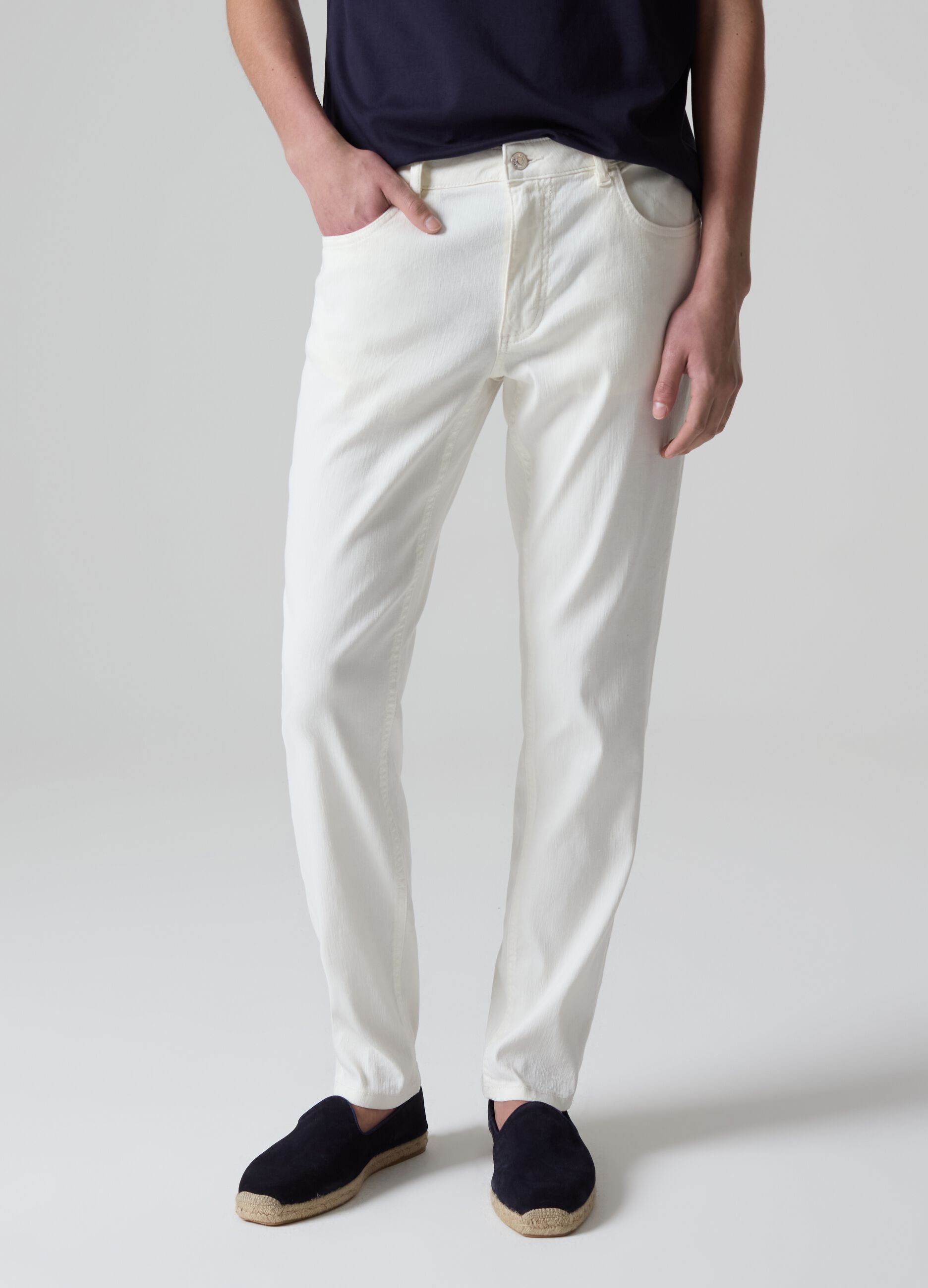 Contemporary slim-fit jeans with five pockets_1