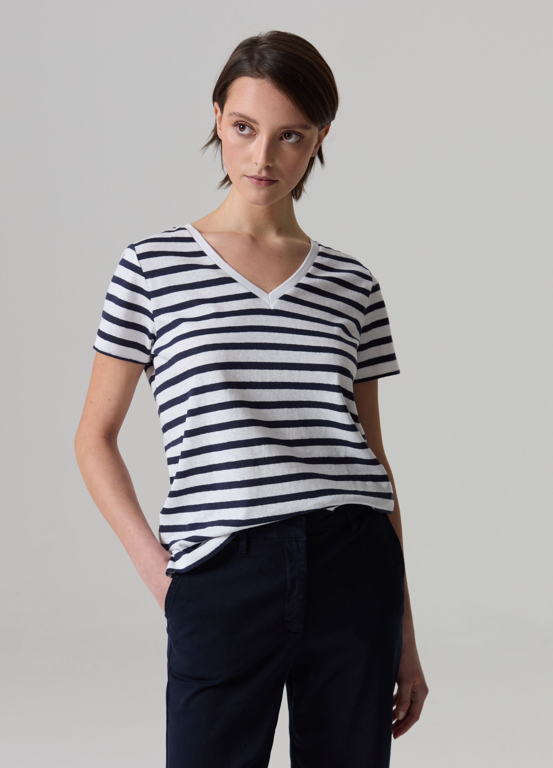 Striped linen and cotton T-shirt with V neck